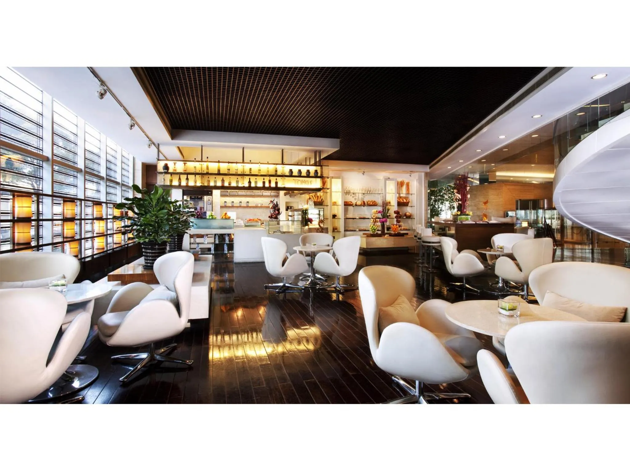 Lounge or bar in The Longemont Shanghai