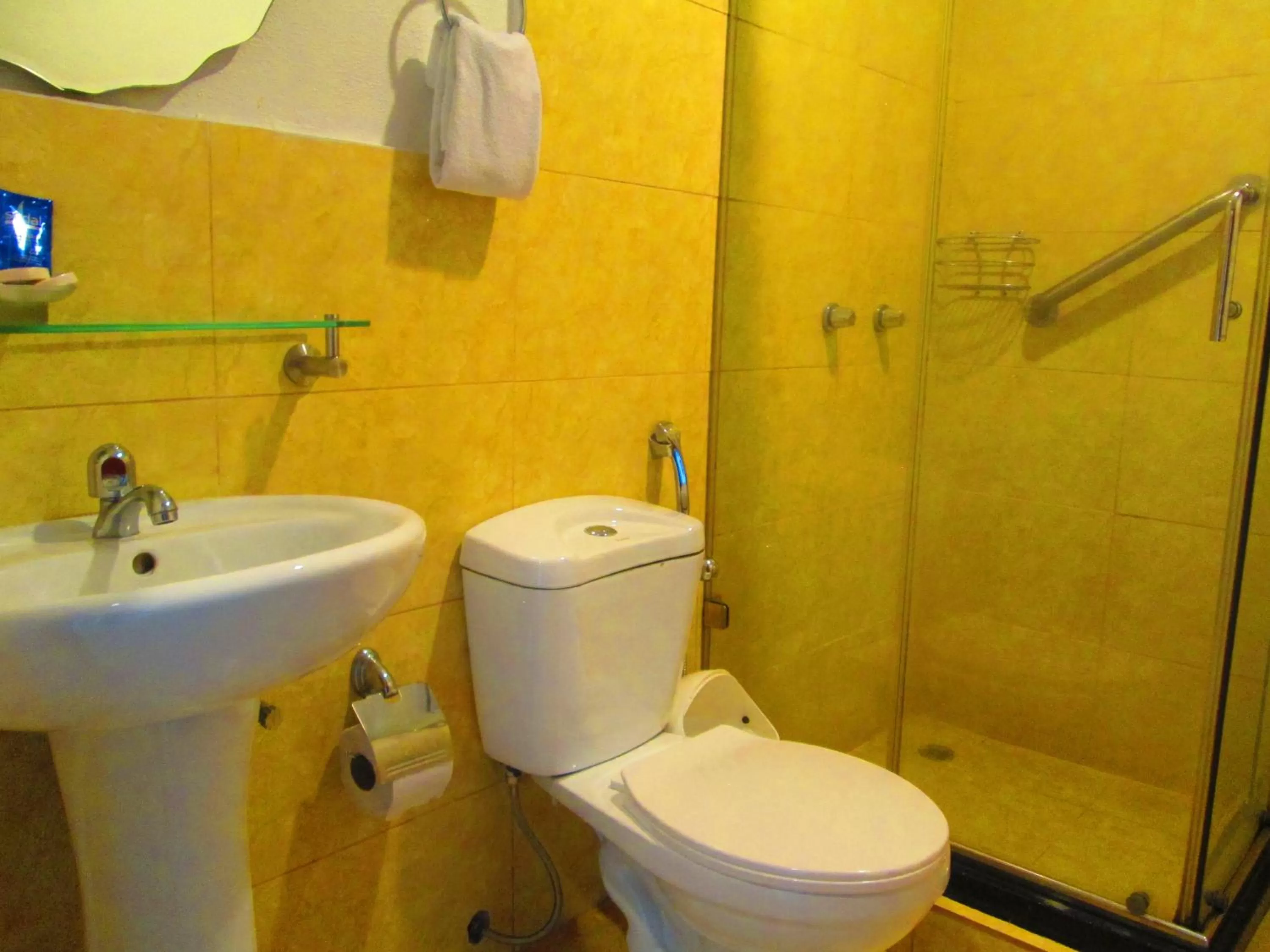 Bathroom in Hotel Garzota Inn