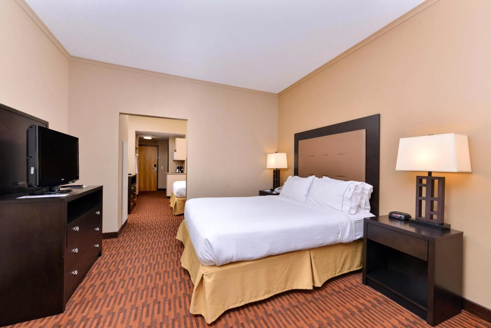 Photo of the whole room, Bed in Holiday Inn Express Breezewood by IHG