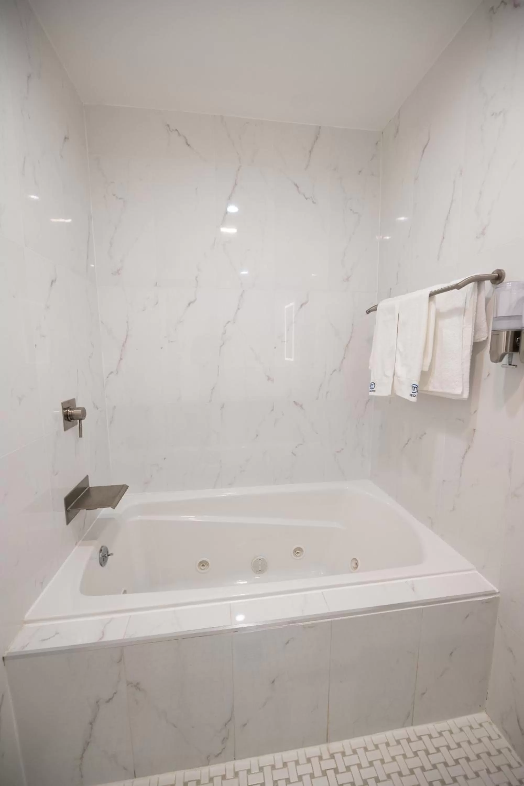 Bath in Omeo Suites