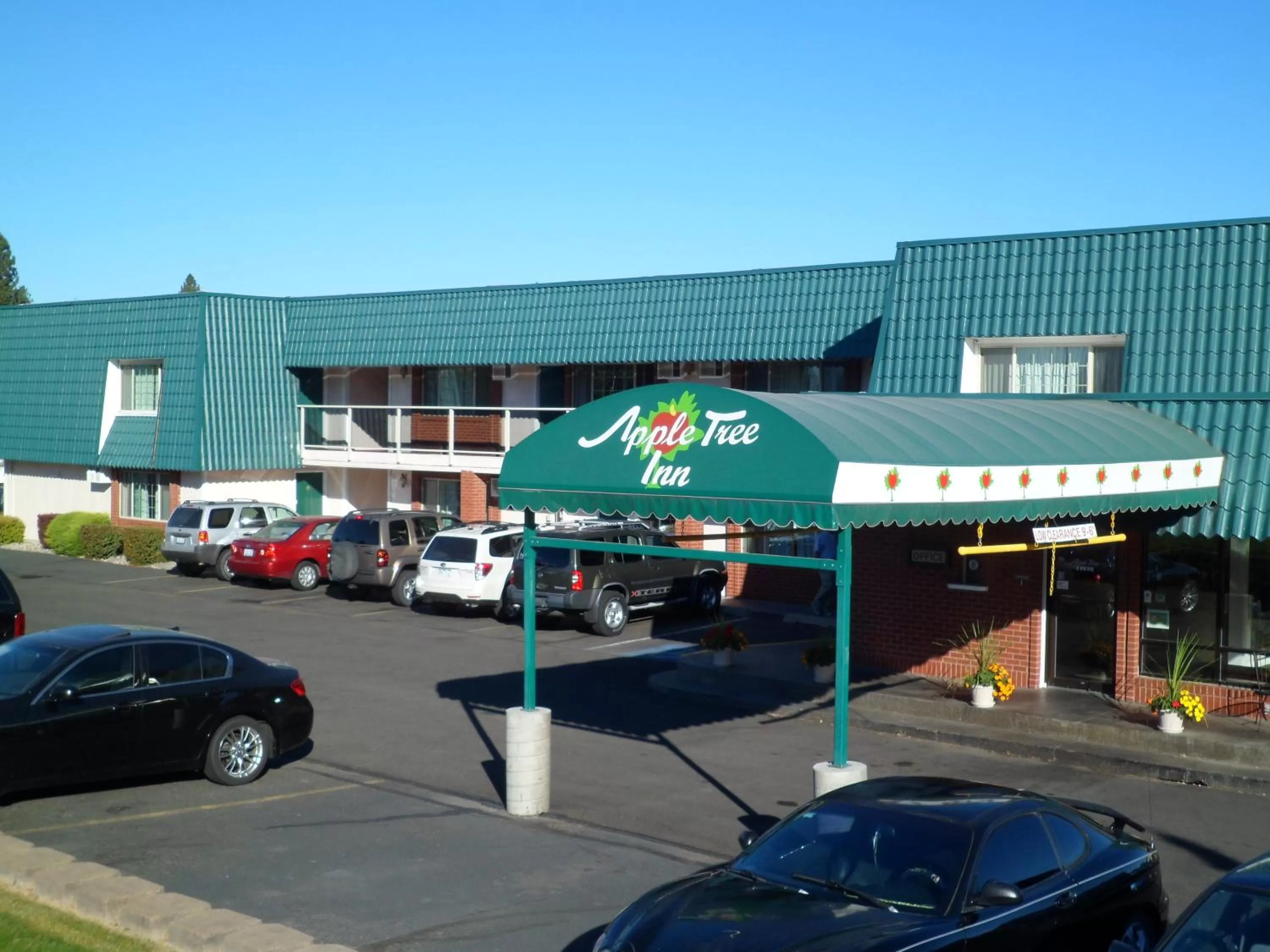 Property building in Apple Tree Inn