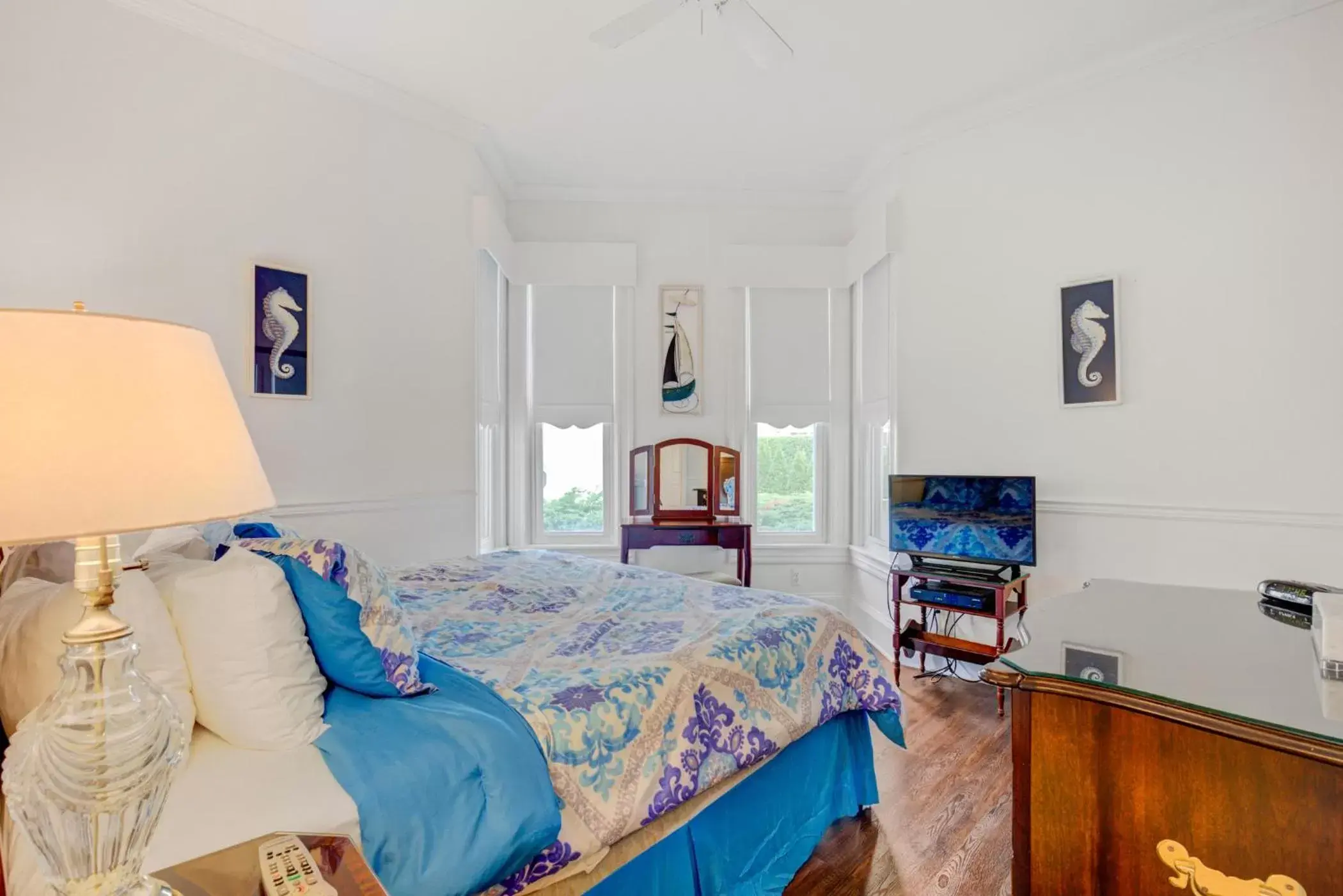 Deluxe Double Room (2 Adults + 1 Child) in The Hewitt Wellington Hotel Deluxe Double Room (2 Adults + 1 Child) in The Hewitt Wellington Hotel