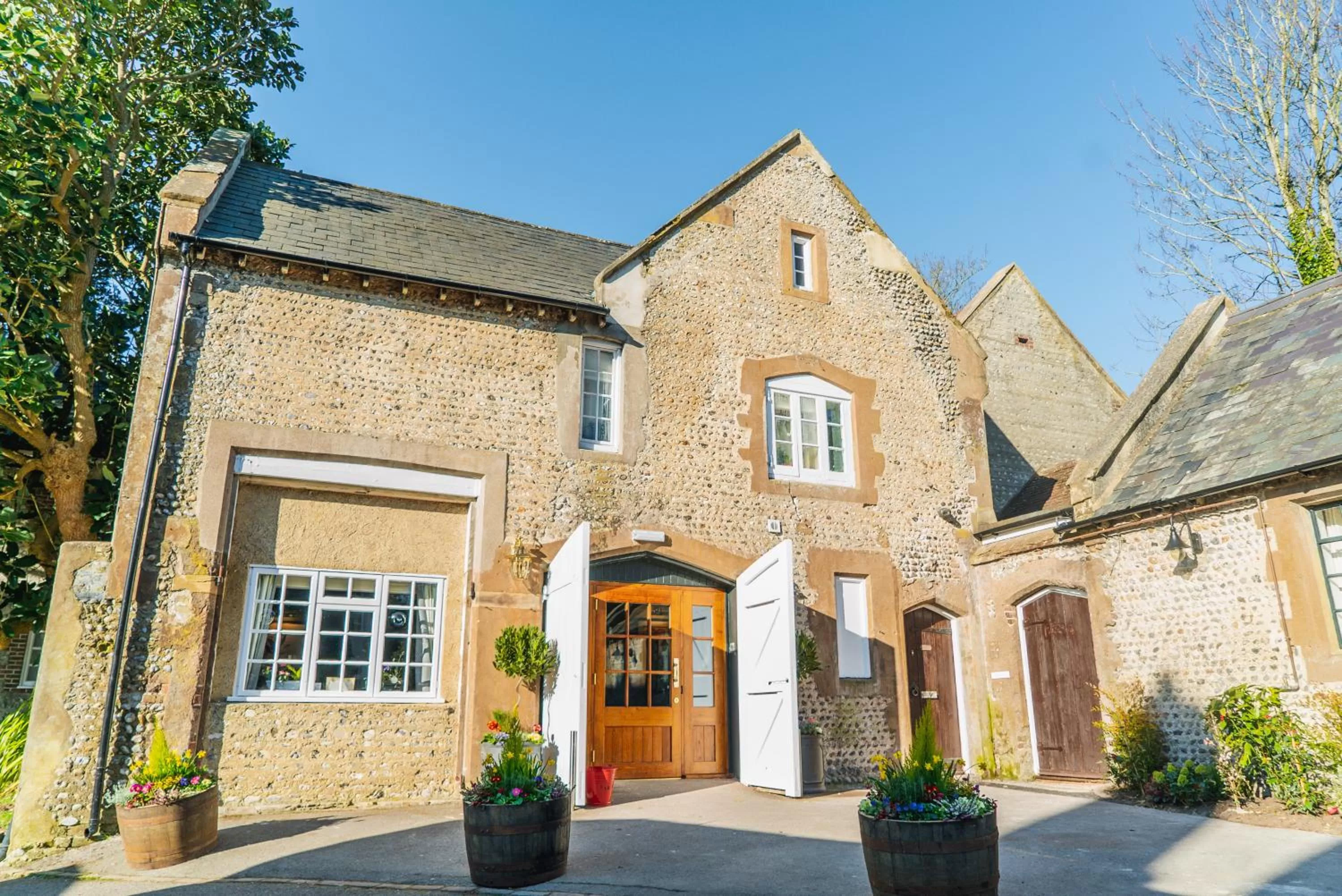 Facade/entrance in The Highdown – Brunning and Price