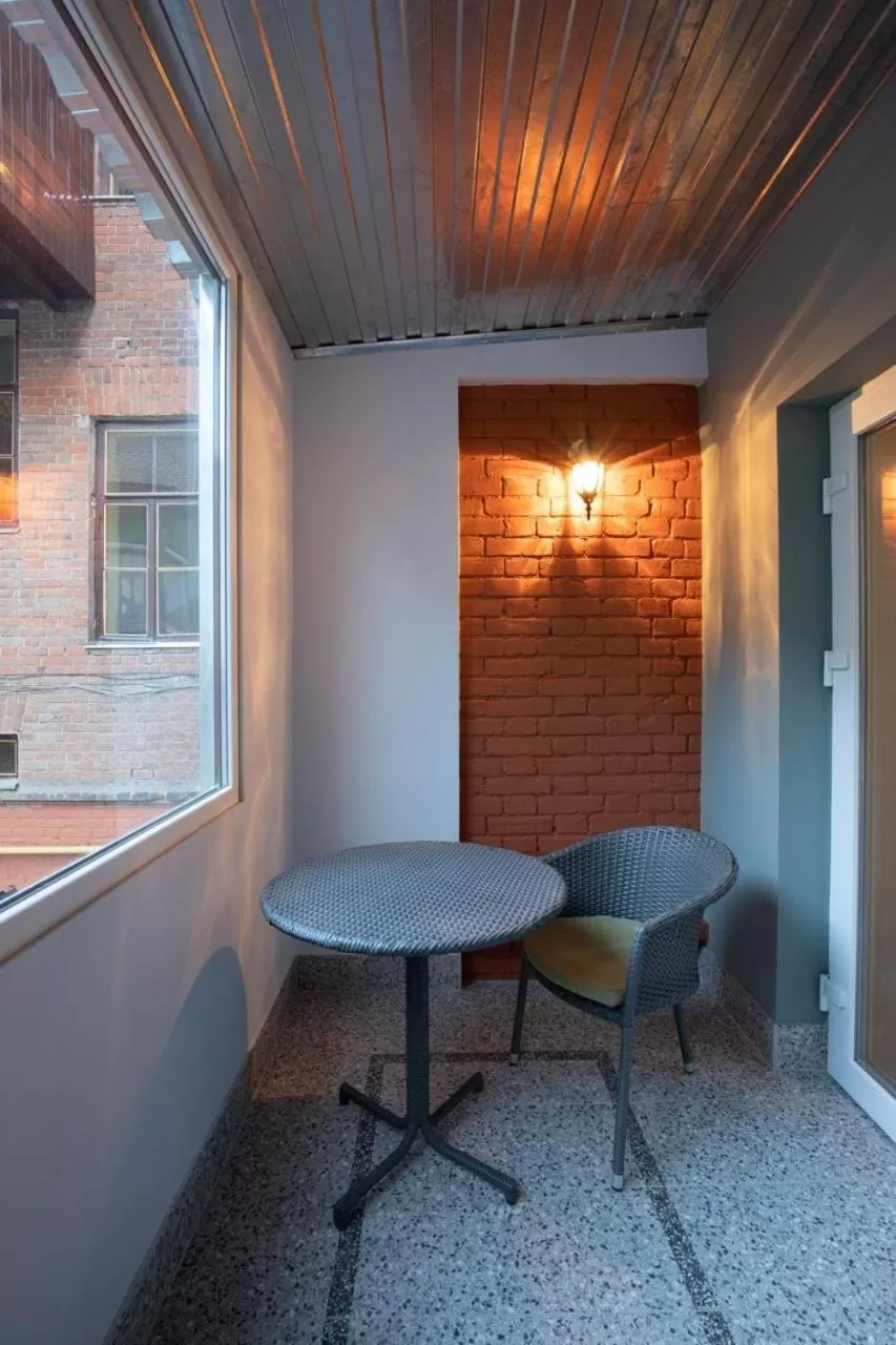 Seating Area in Four Rooms City