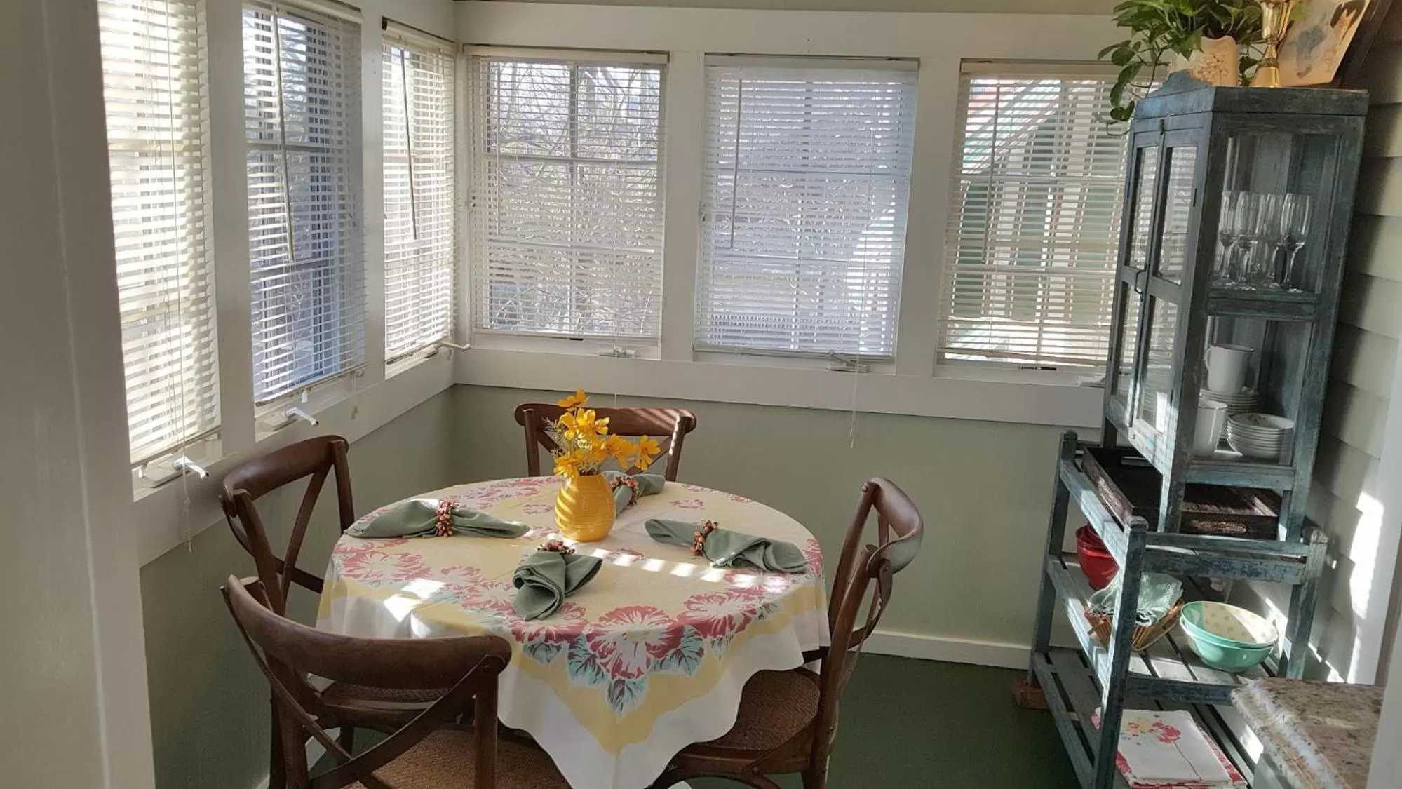 Dining area in Rosemont B&B Cottages