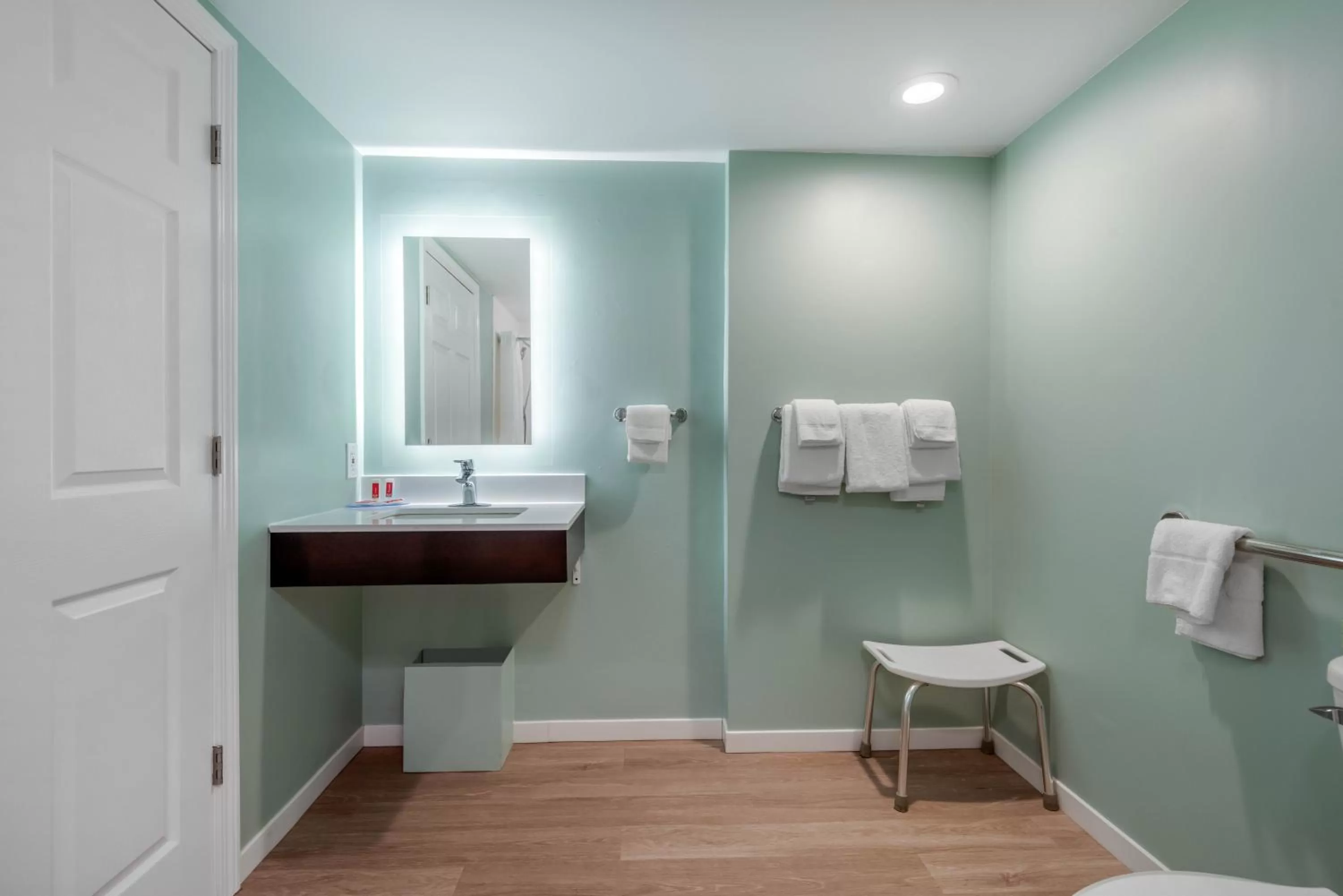 King Room - Accessible/Non-Smoking/Not Pet-Friendly in Quality Inn & Suites Lincoln I-93