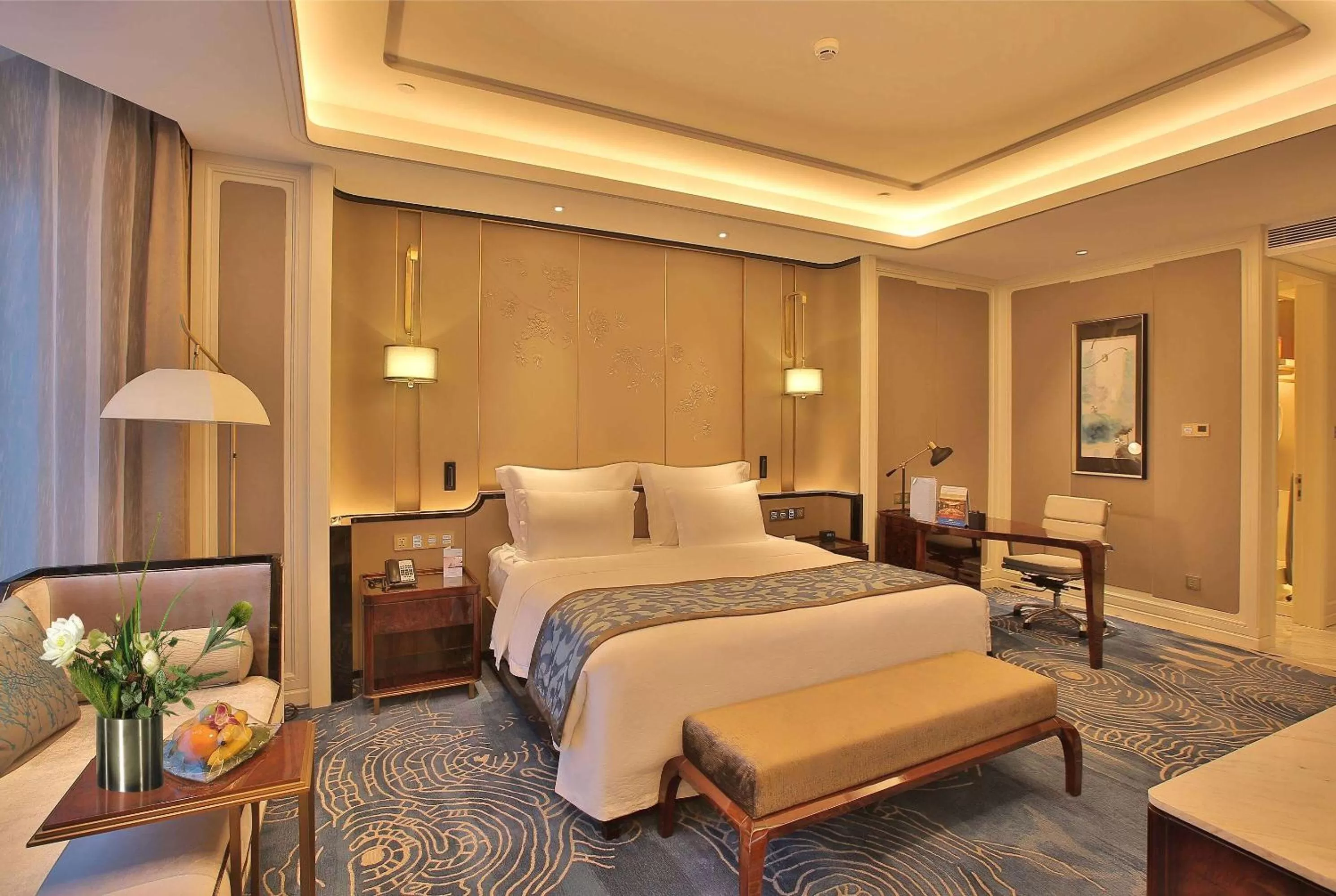Photo of the whole room, Bed in Wyndham Qingdao l Free Fixed-Time Shuttle Service Between Hotel and Airport & North Railway Station l Outdoor Children's Amusement Park l 1-Hour Play Snooker or Table Tennis