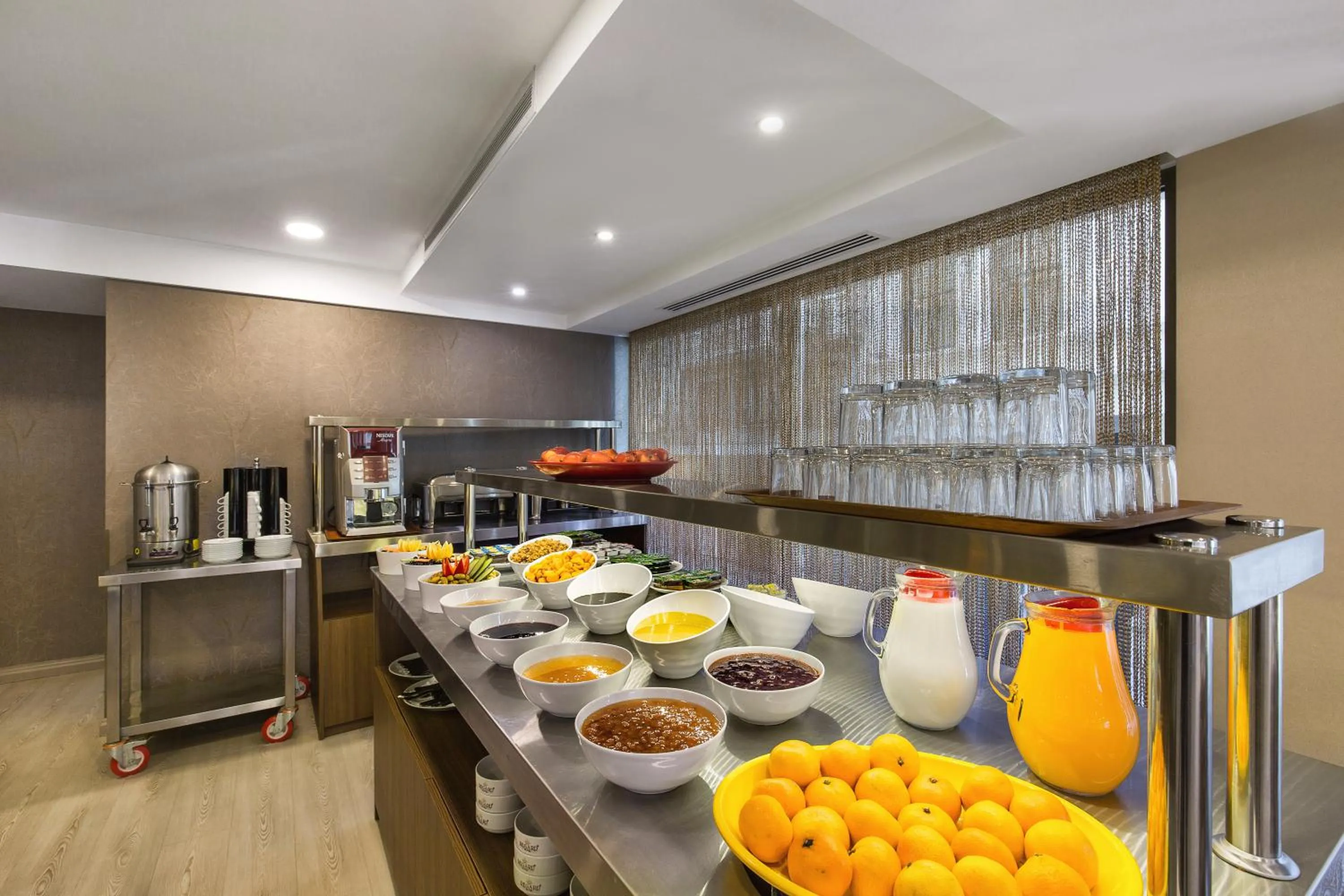 Food and drinks in Regard Hotel