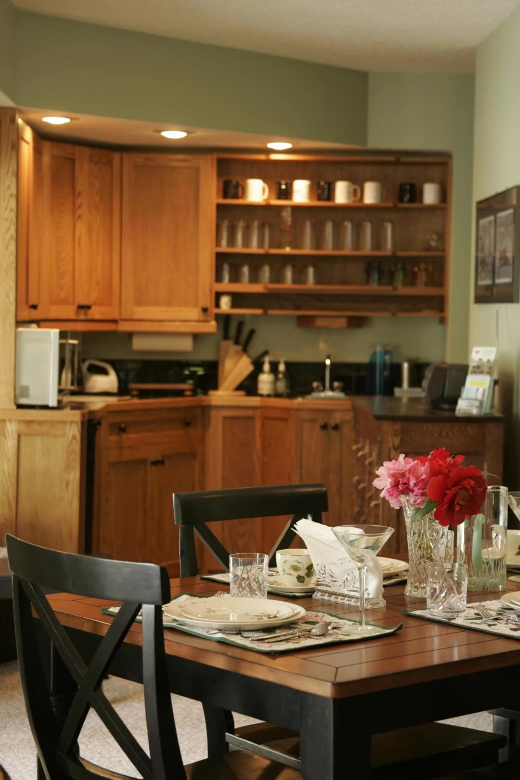 Coffee/tea facilities, Restaurant/Places to Eat in Hummingbird Guesthouse