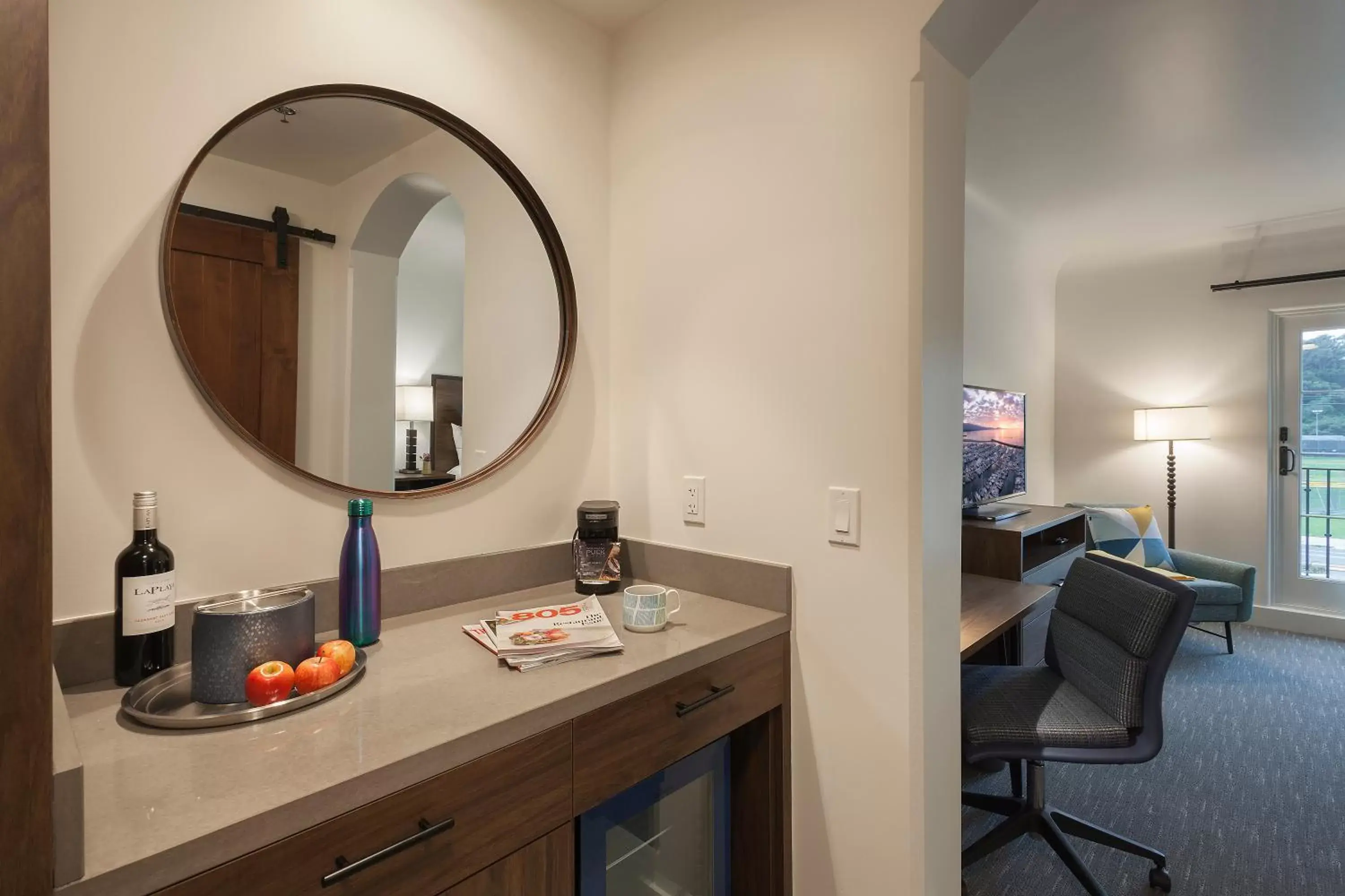 Standard King Room in La Playa Inn Santa Barbara Standard King Room in La Playa Inn Santa Barbara