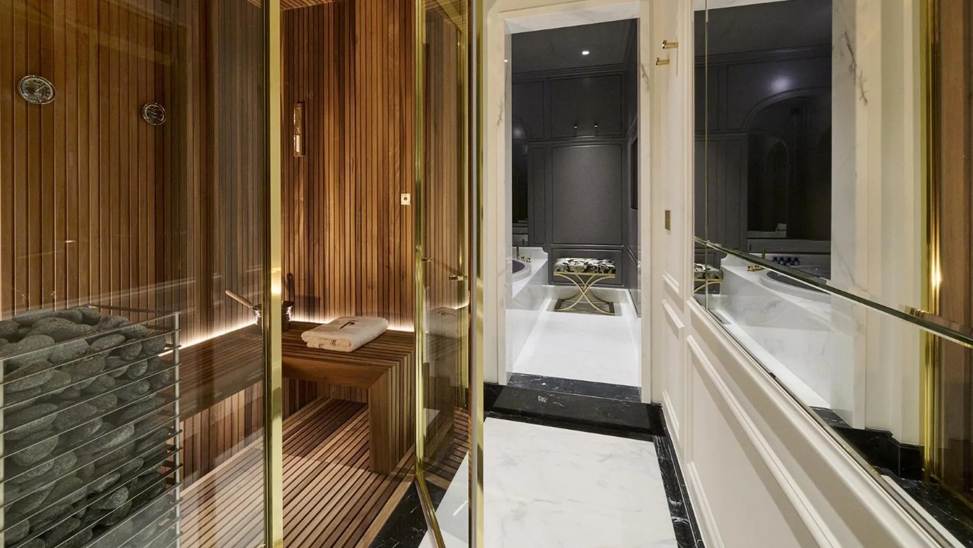 Bathroom, Bed in Grand Hotel Principe Di Piemonte