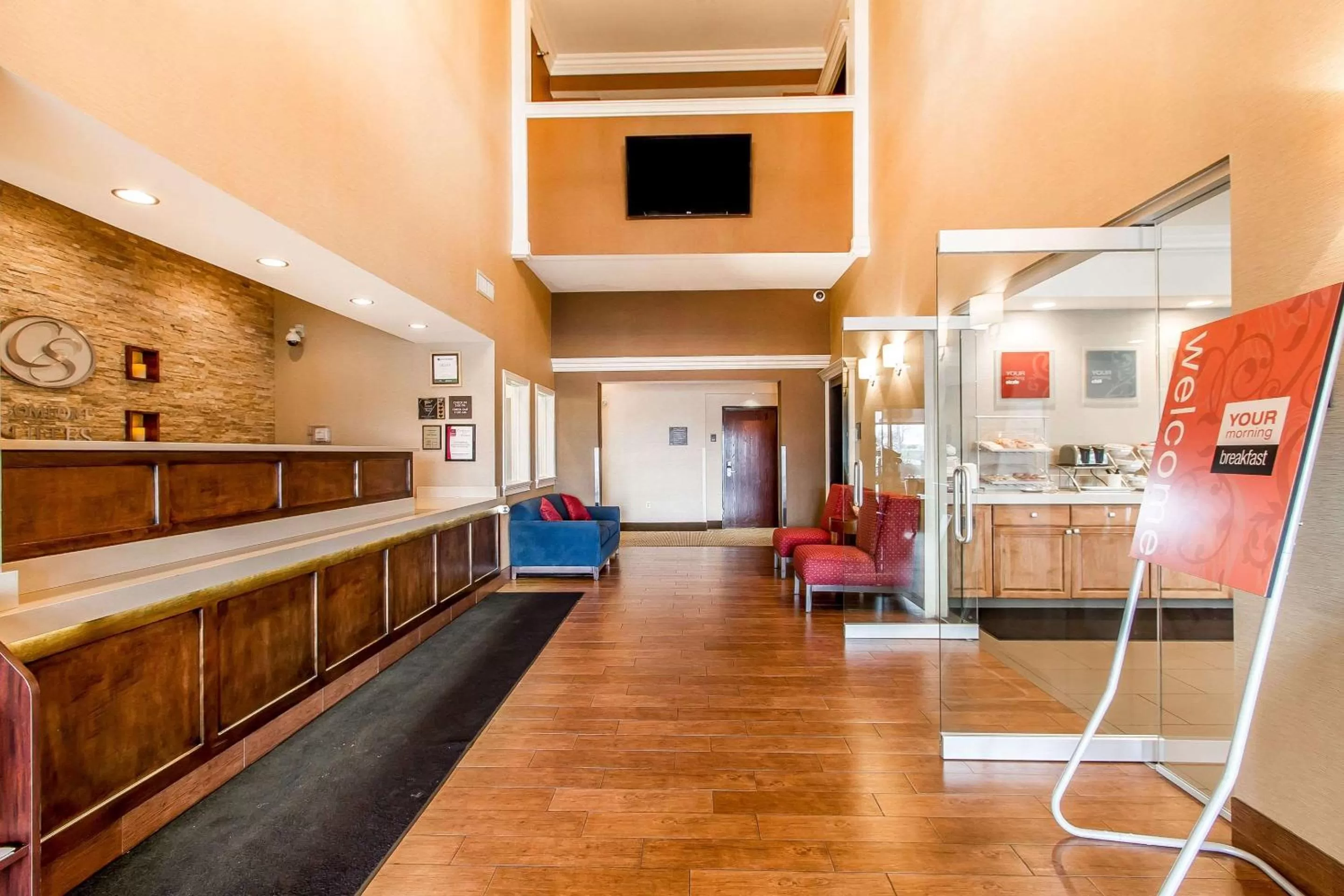 Lobby or reception in Comfort Suites Mattoon East