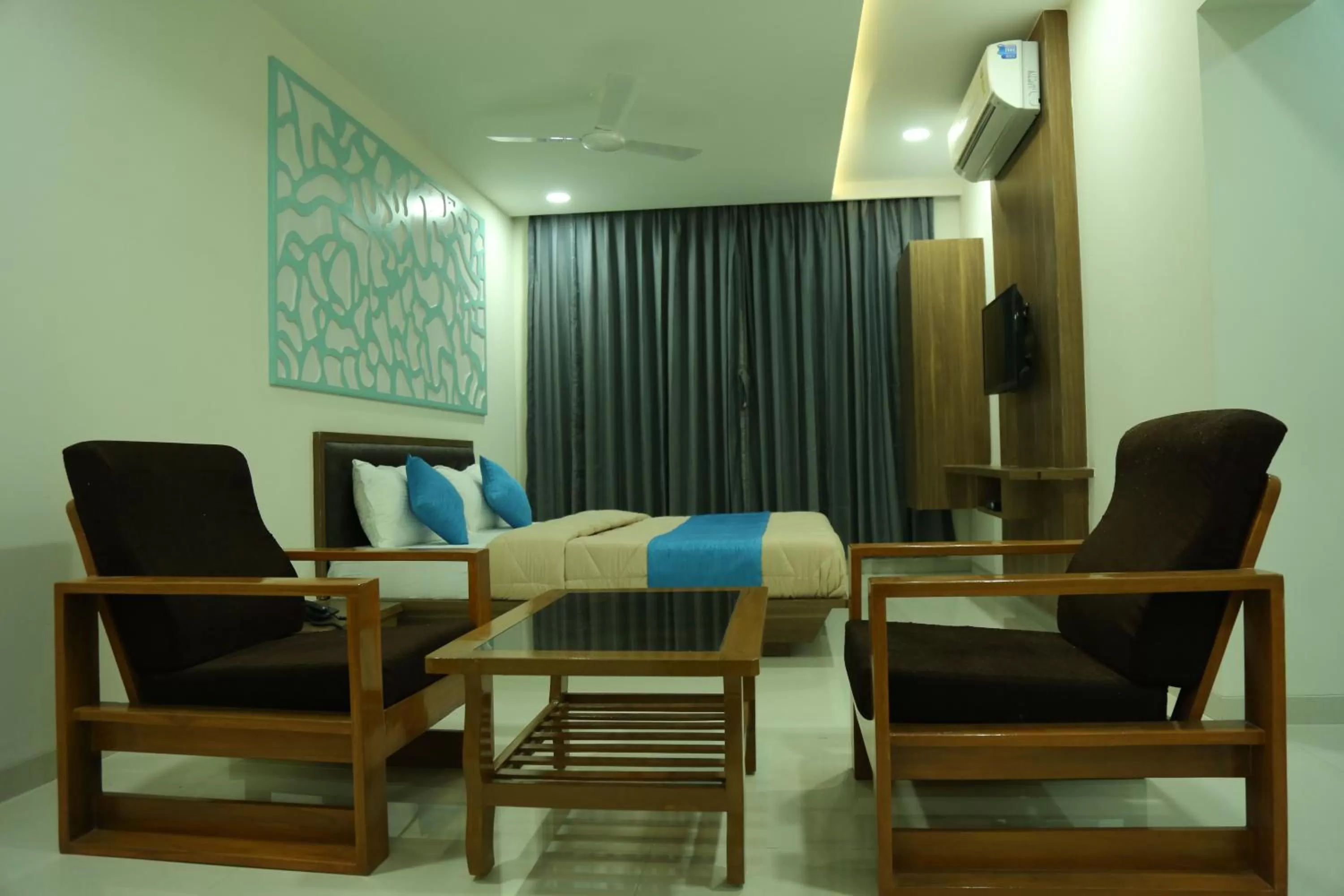 Photo of the whole room, Seating Area in The Pacific Hotel