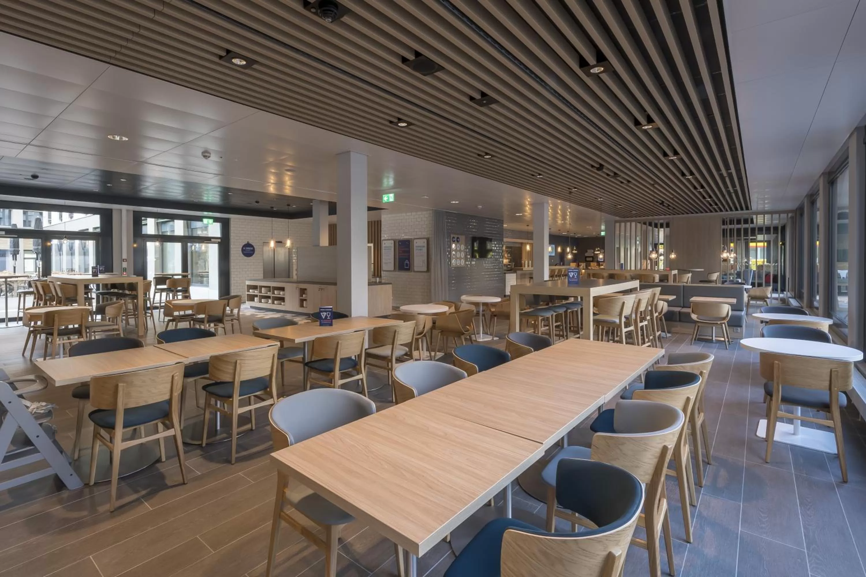 Restaurant/places to eat in Holiday Inn Express - Luzern - Kriens by IHG