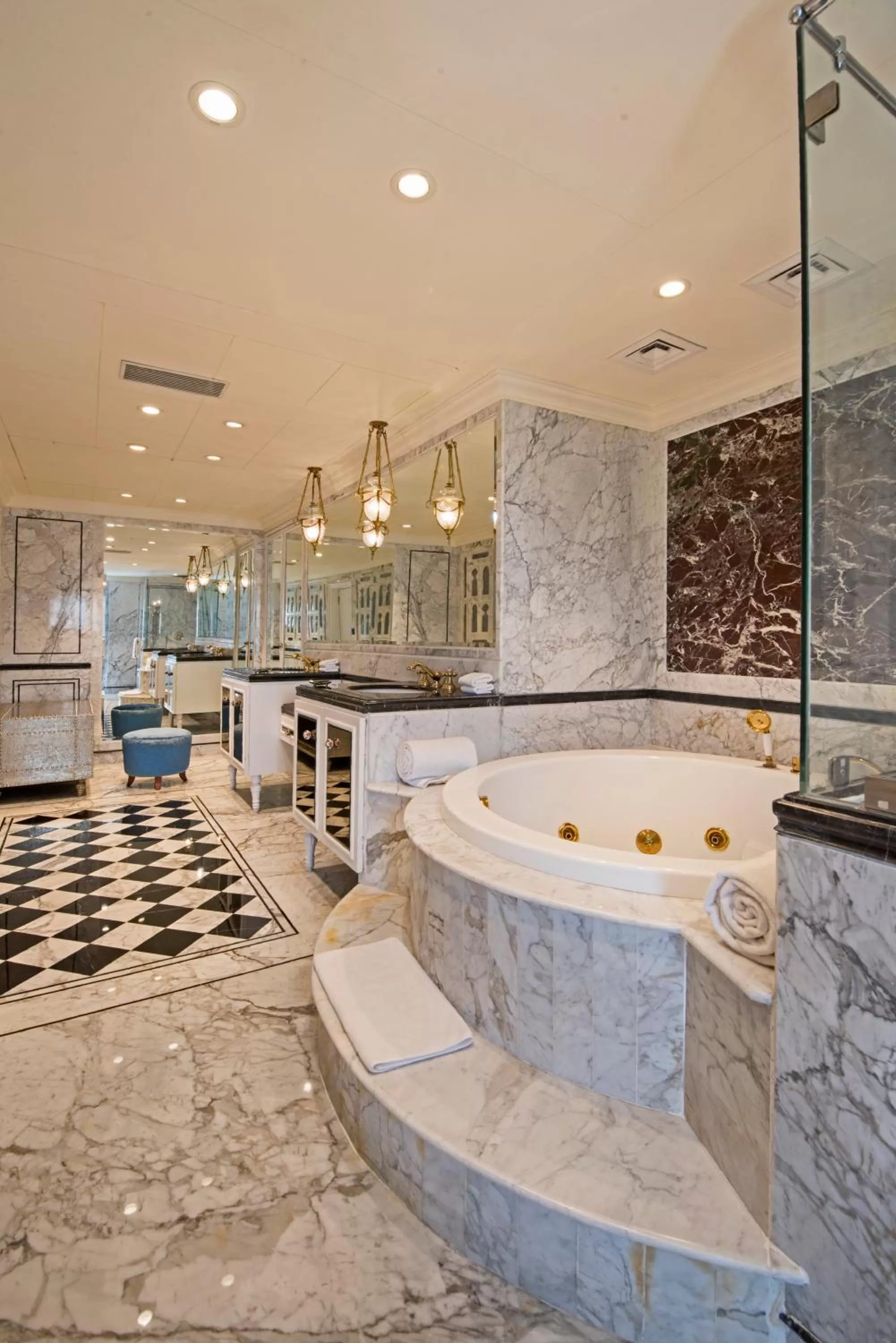 Shower in Radisson Blu Udaipur Palace Resort & Spa