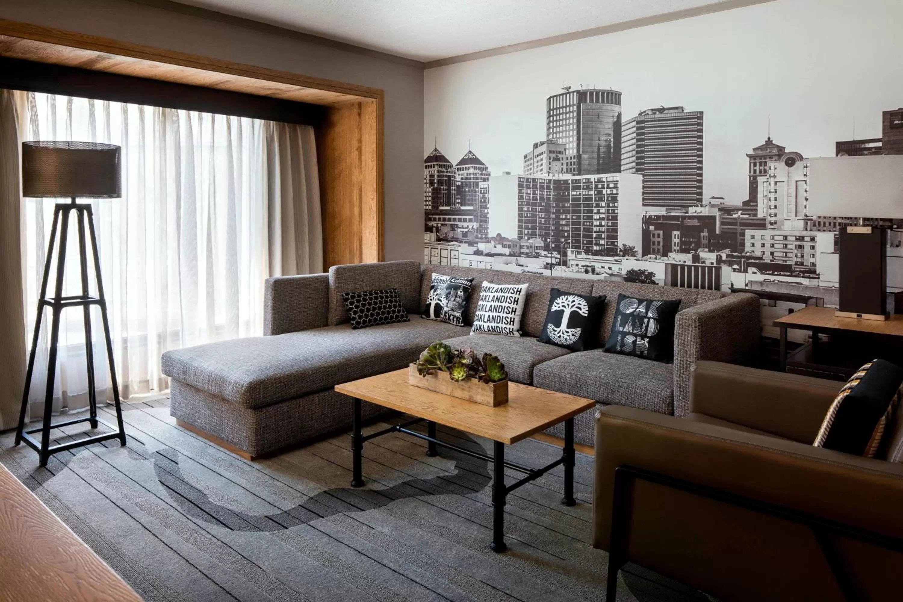 Living room in Oakland Marriott City Center