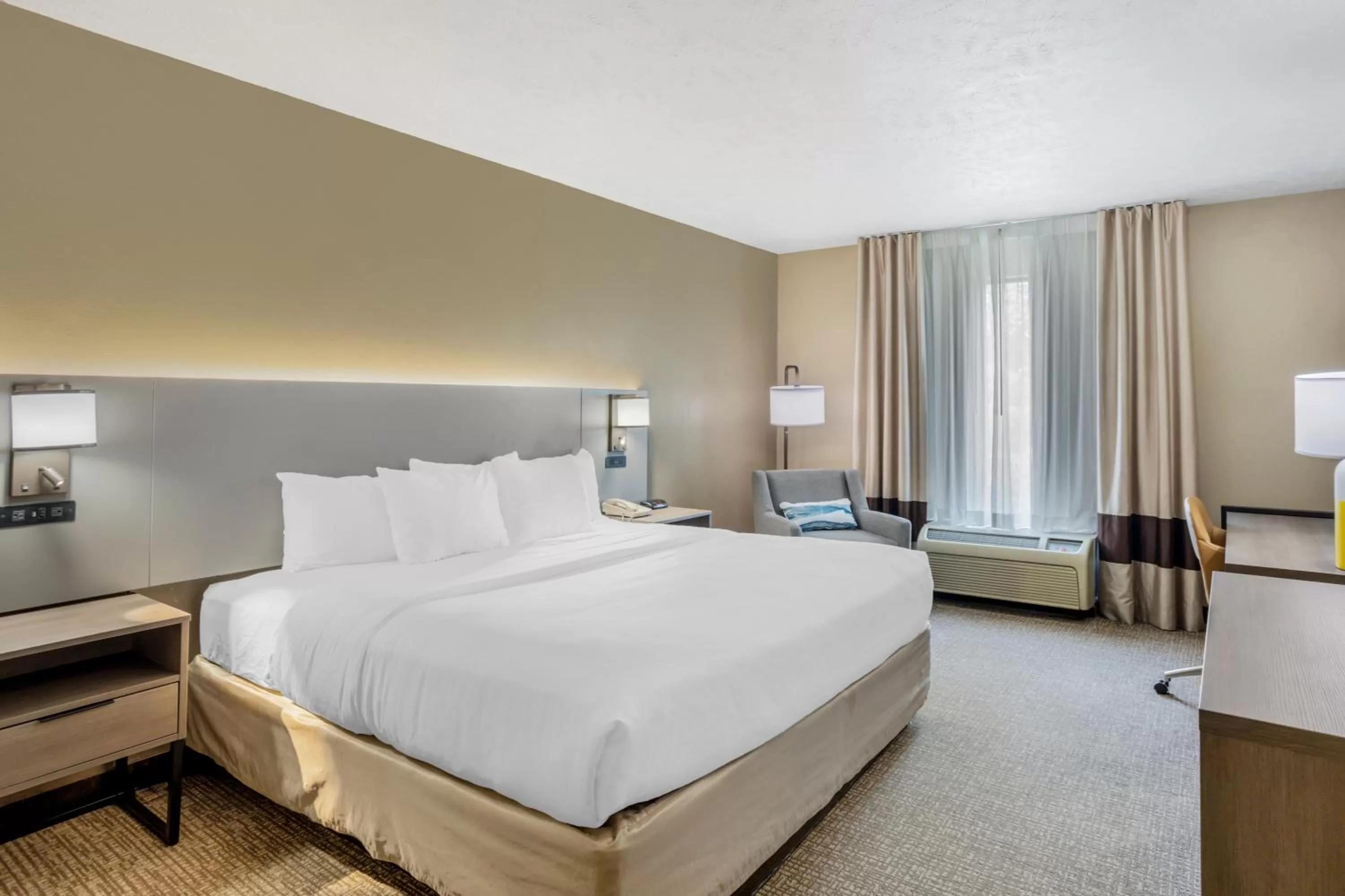 Bed in Comfort Inn Huntingdon