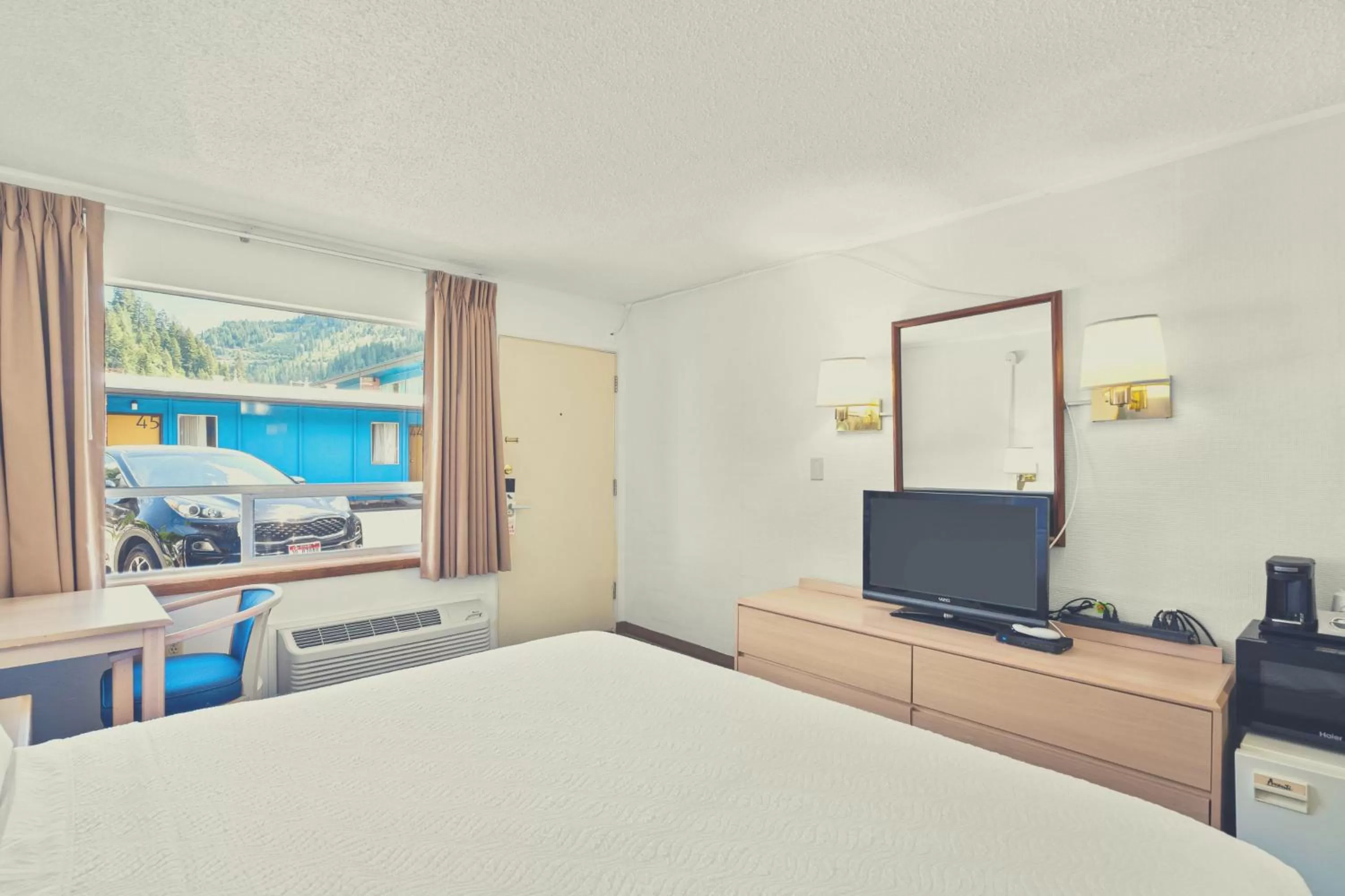 Photo of the whole room, Bed in Stardust Motel Wallace