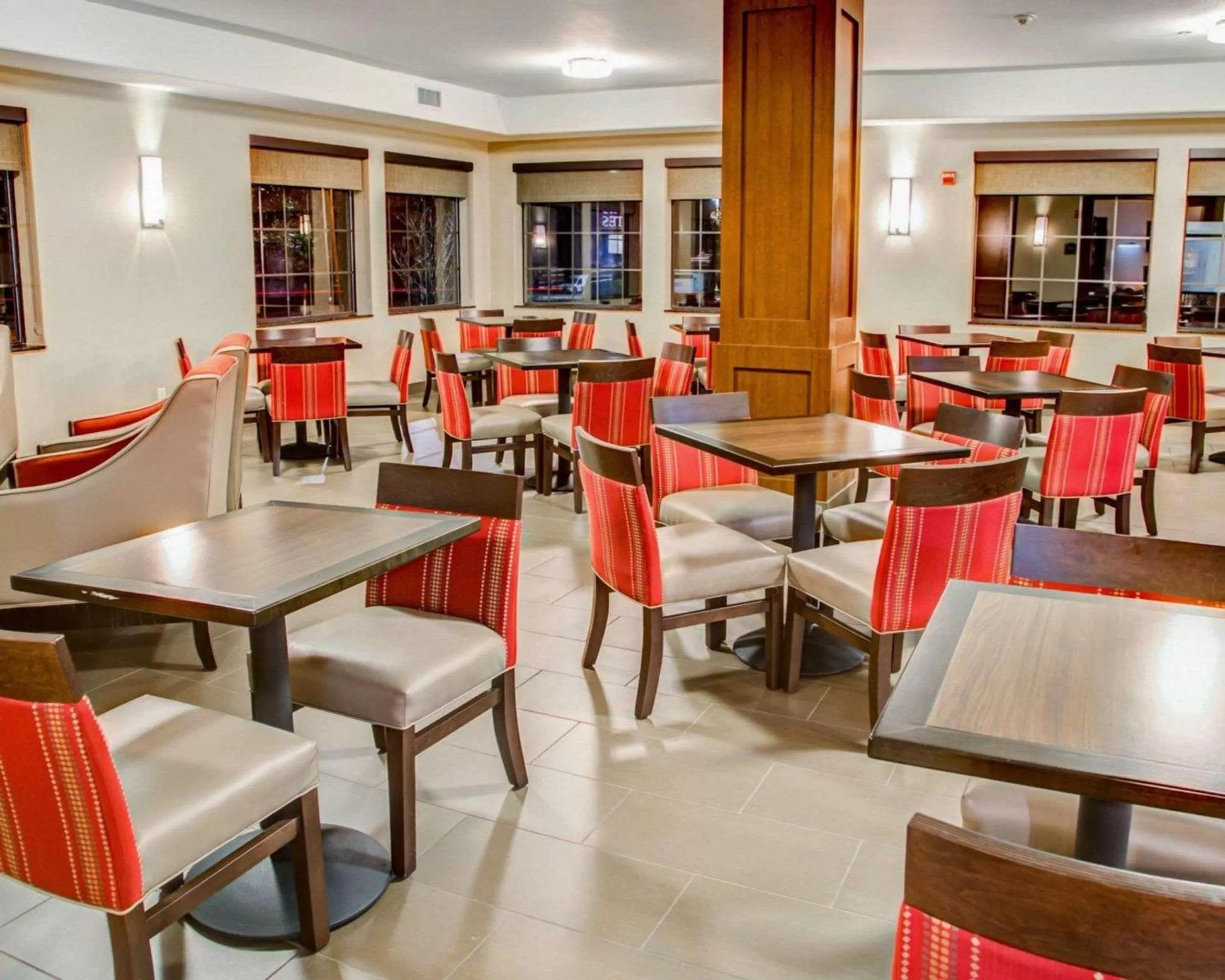 Restaurant/places to eat in Comfort Suites Tyler South