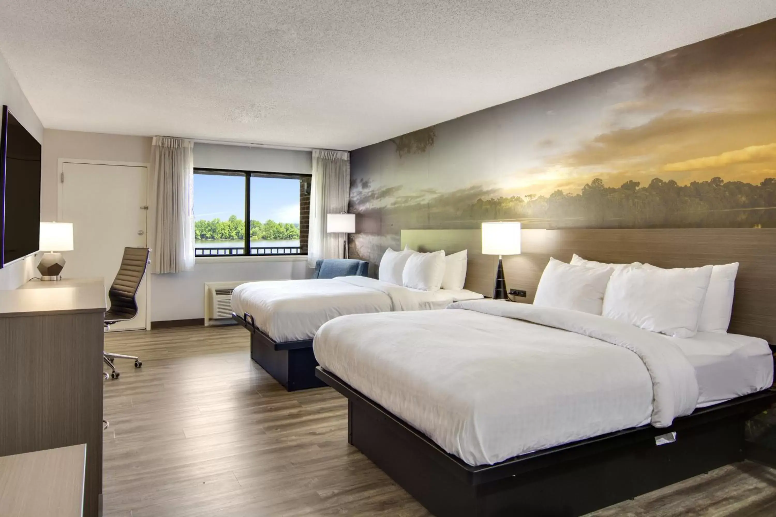 Standard Queen Room with Two Queen Beds and Balcony - Non Smoking/Lake View in Clarion Pointe on the lake Clarksville-South Hill West Standard Queen Room with Two Queen Beds and Balcony - Non Smoking/Lake View in Clarion Pointe on the lake Clarksville-South Hill West