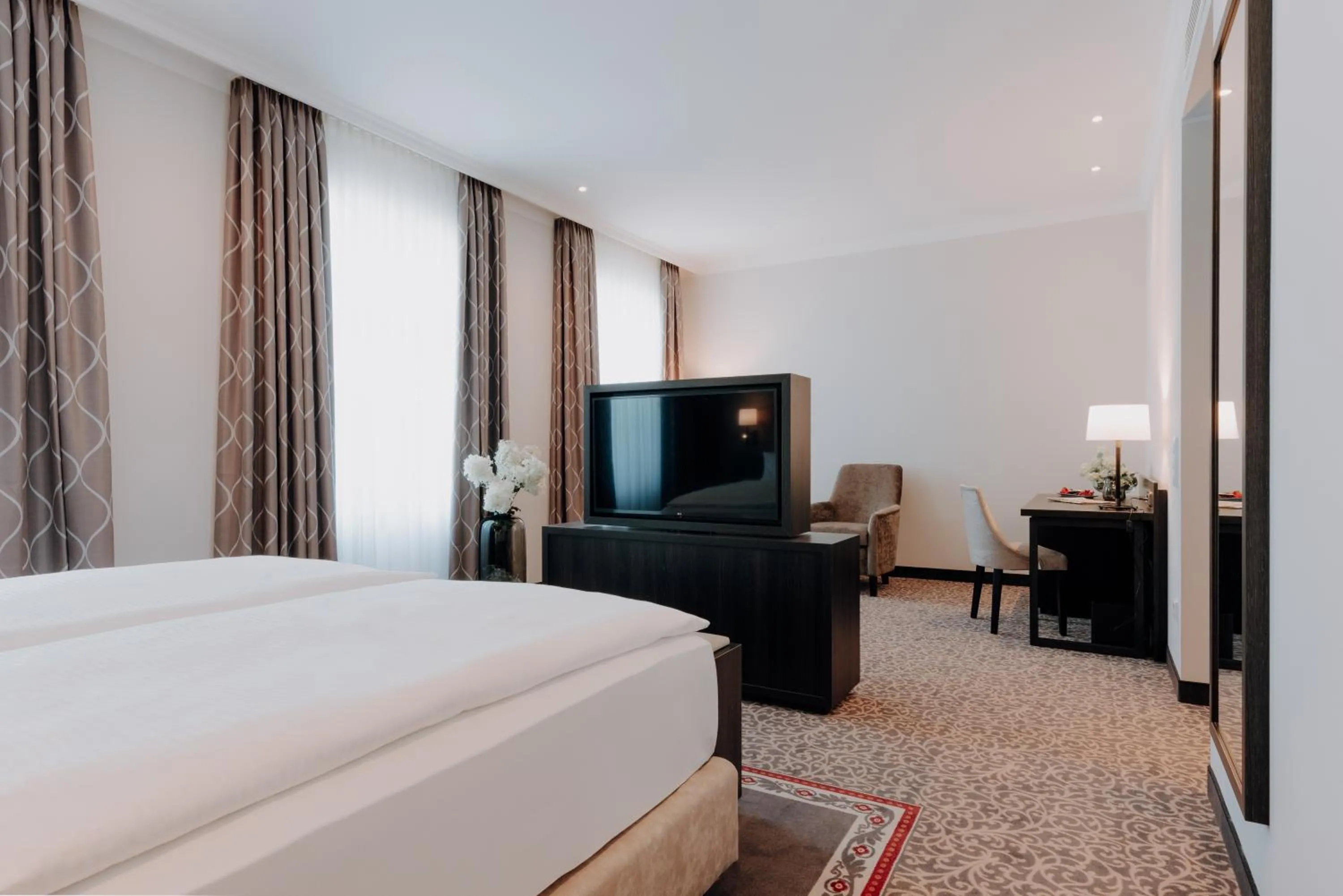 Photo of the whole room, Bed in Kaiserhof Victoria