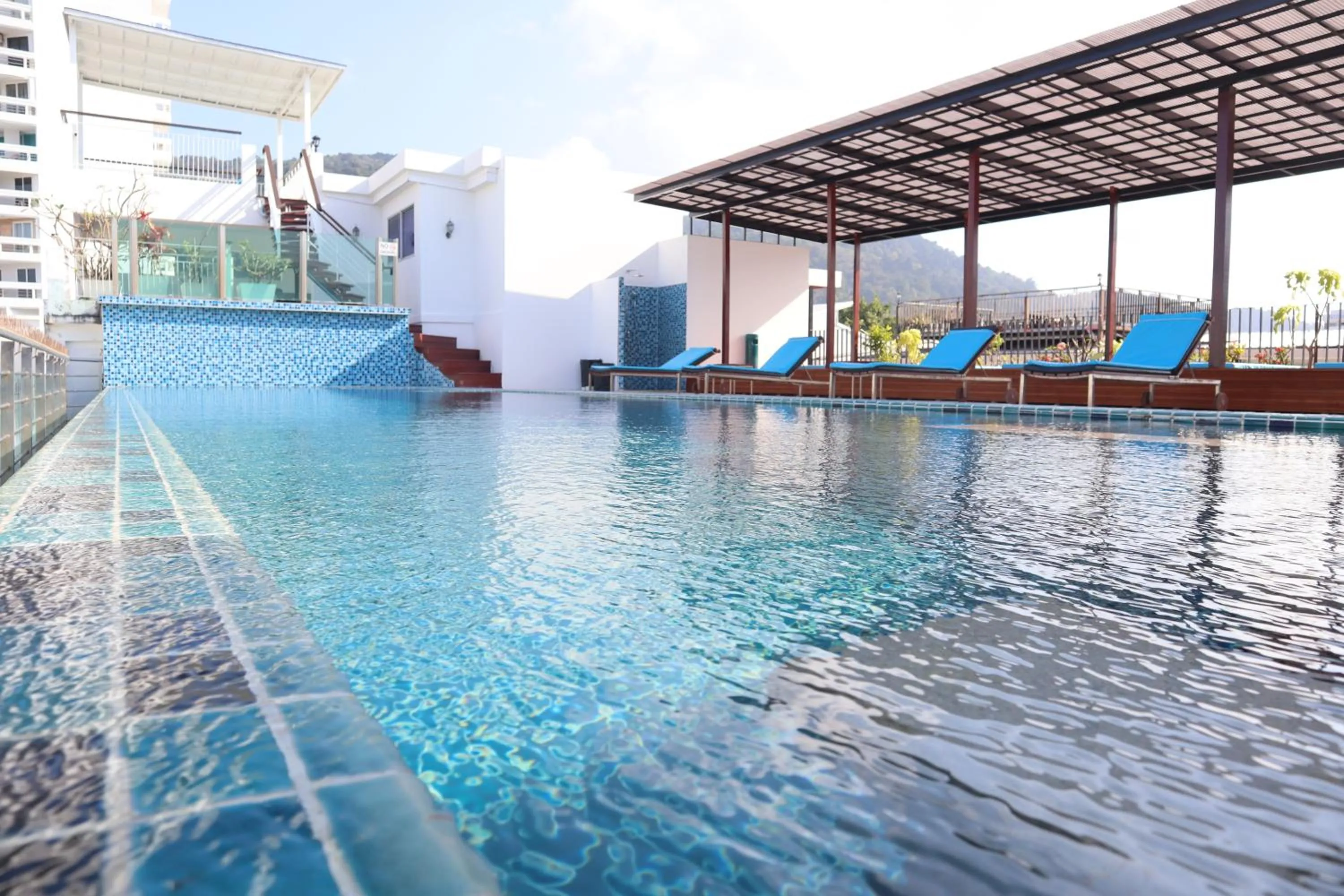 Swimming pool in Aspery Hotel