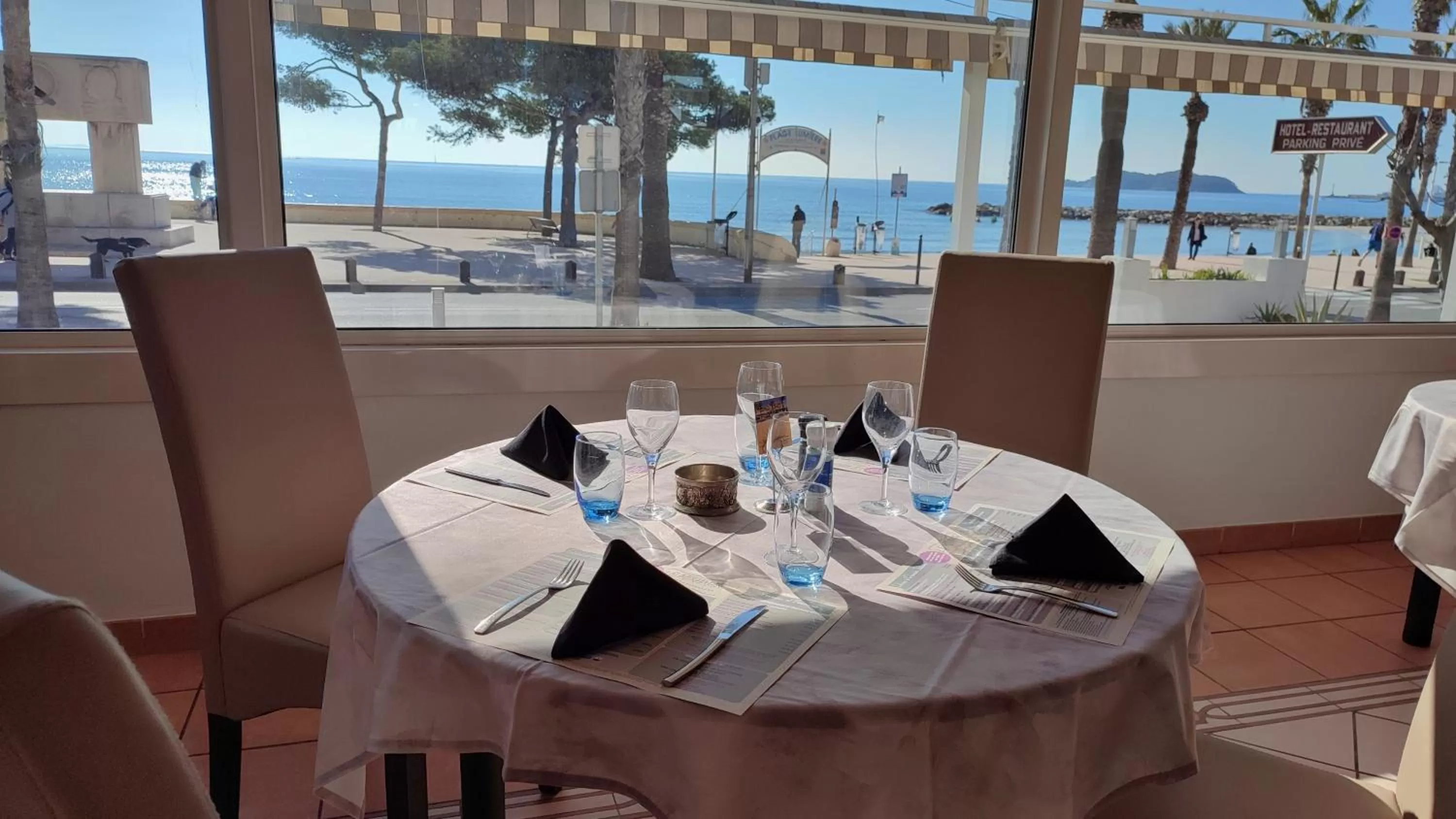 Restaurant/places to eat in Hotel Restaurant Miramar L'orchidée