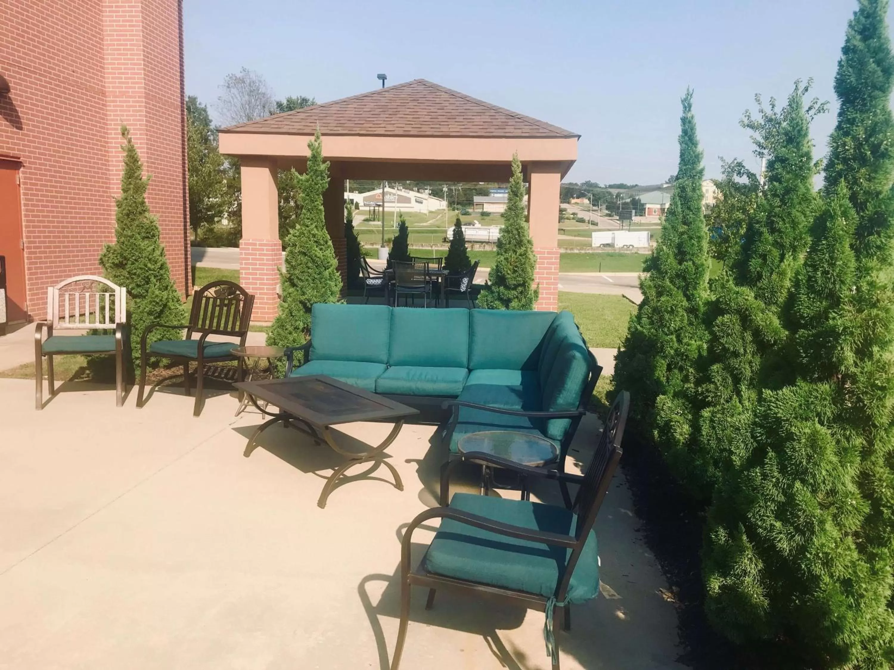 Patio in Hampton Inn Poplar Bluff