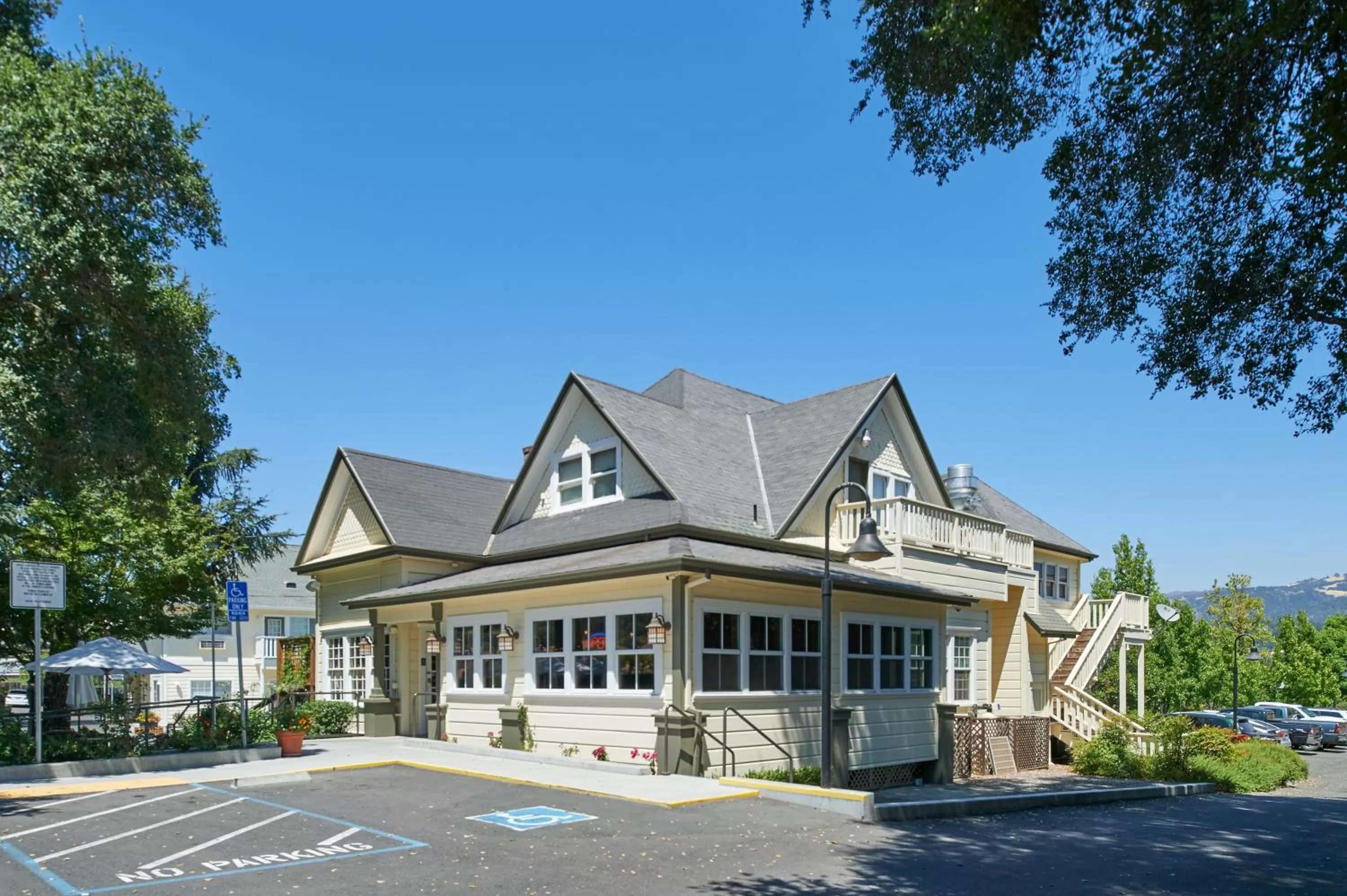 Restaurant/places to eat in Geyserville Inn