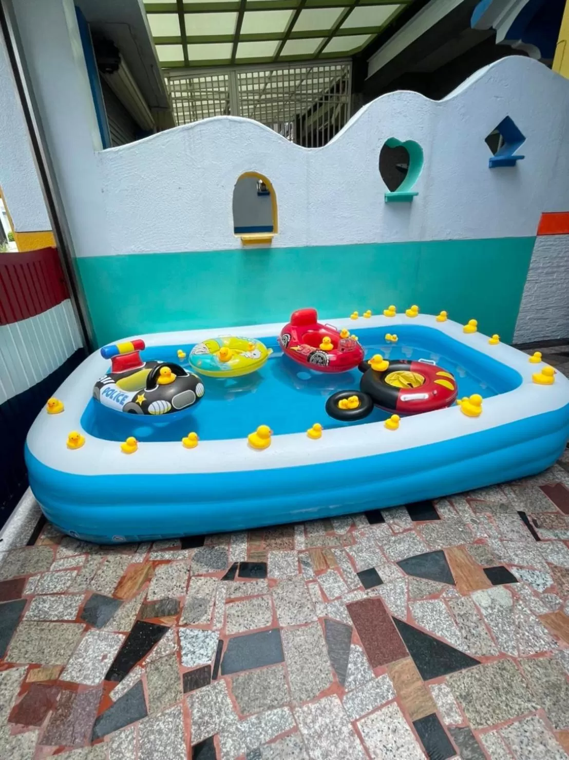 Swimming pool in Edinburgh 16 Inn