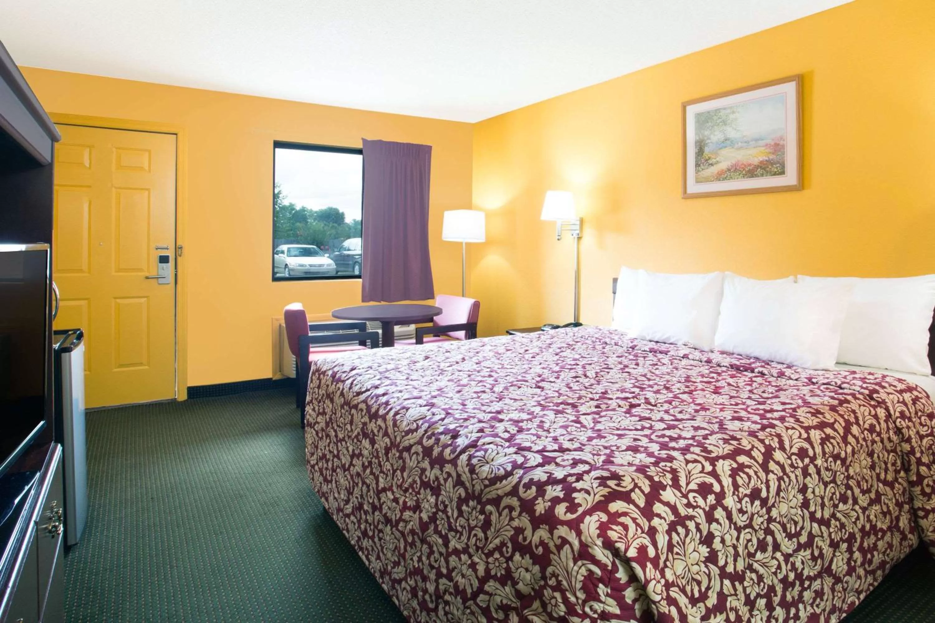 Photo of the whole room in Days Inn by Wyndham Camilla