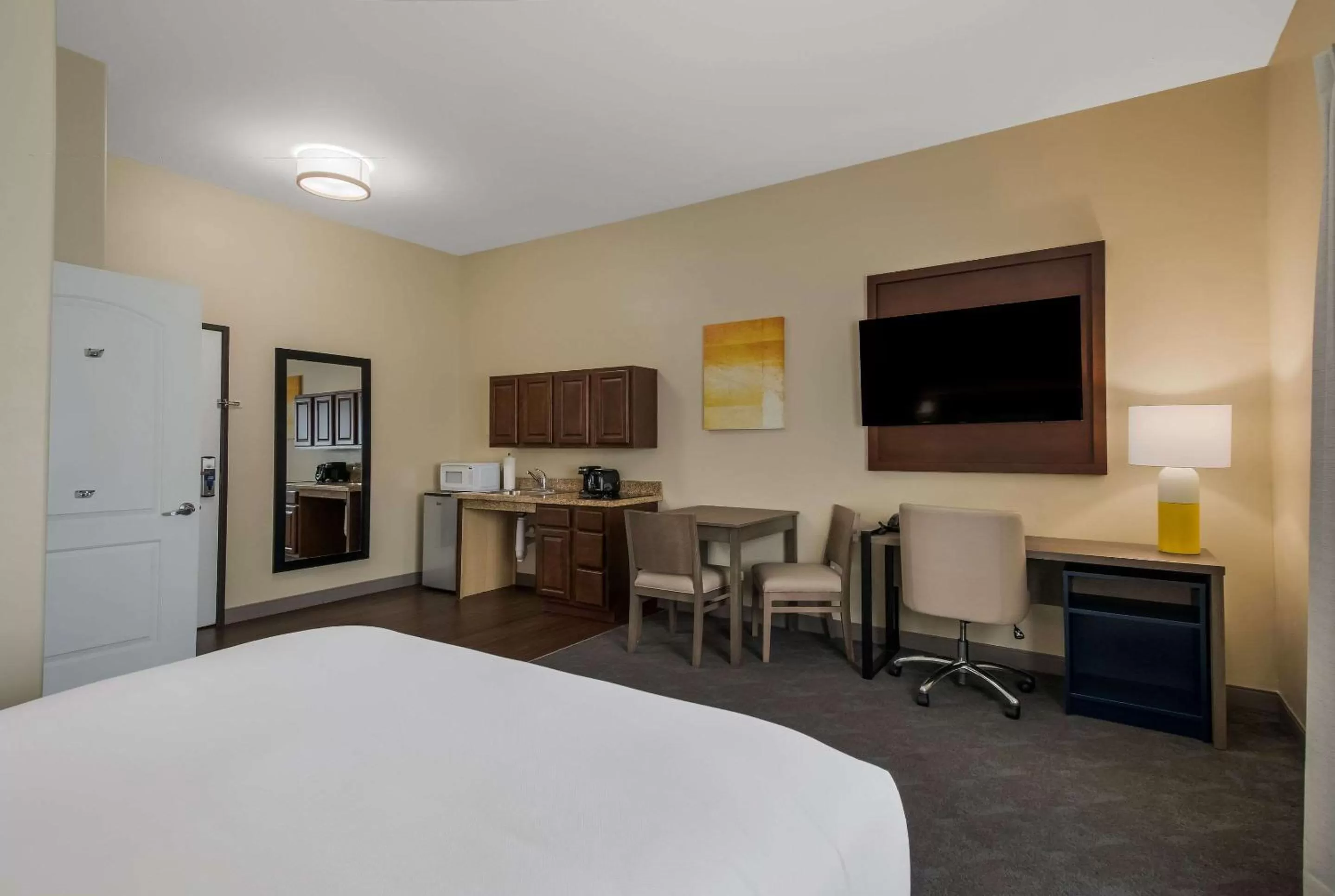 Bedroom, Bed in Comfort Inn & Suites Barnesville - Frackville