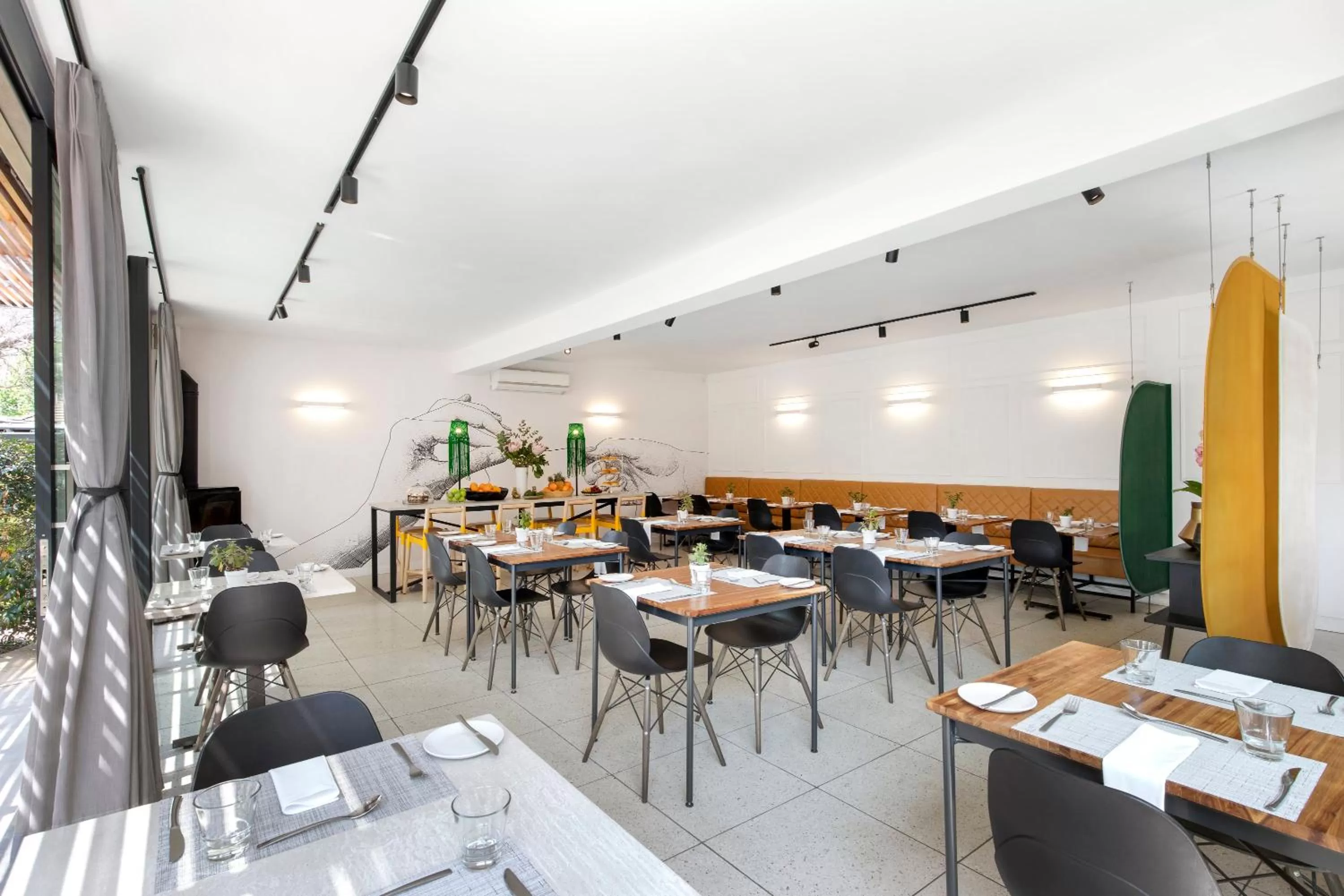 Restaurant/places to eat in The Peech Hotel