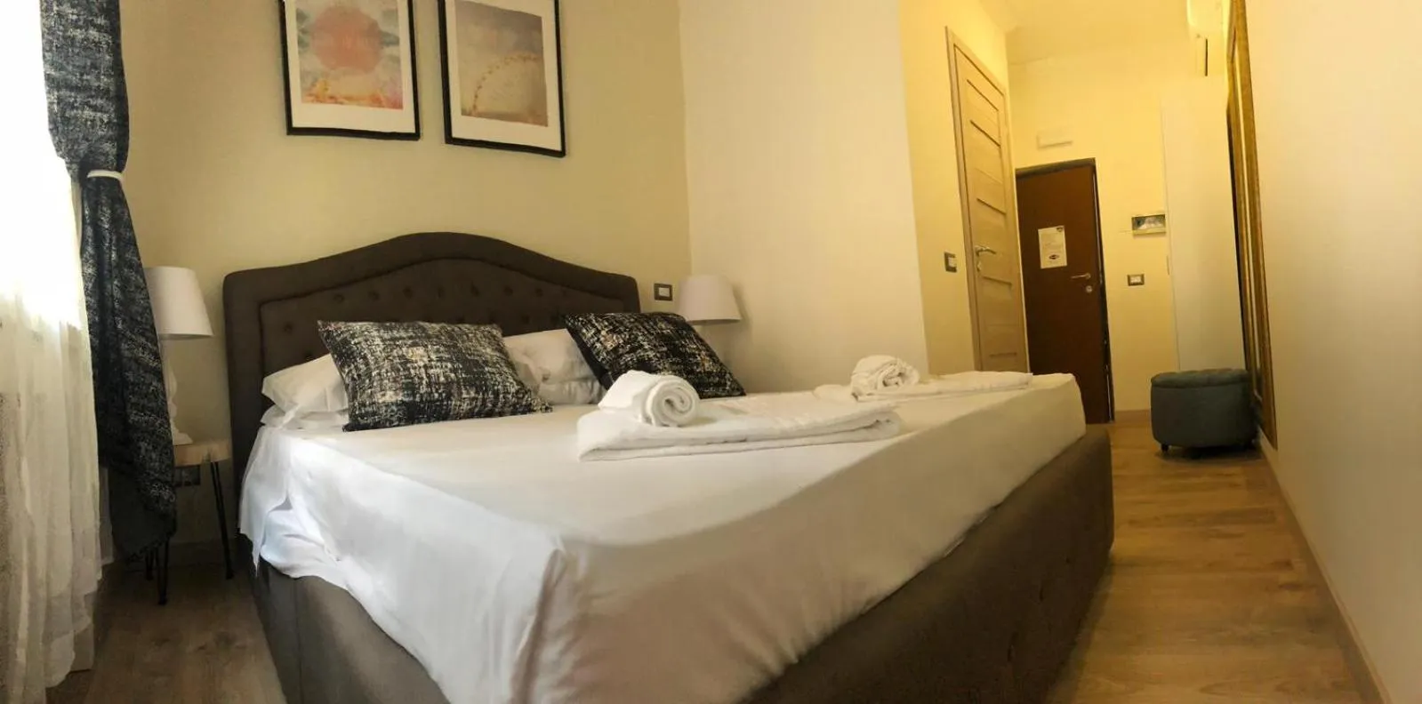 Decorative detail, Bed in The Place In Rome Guest House