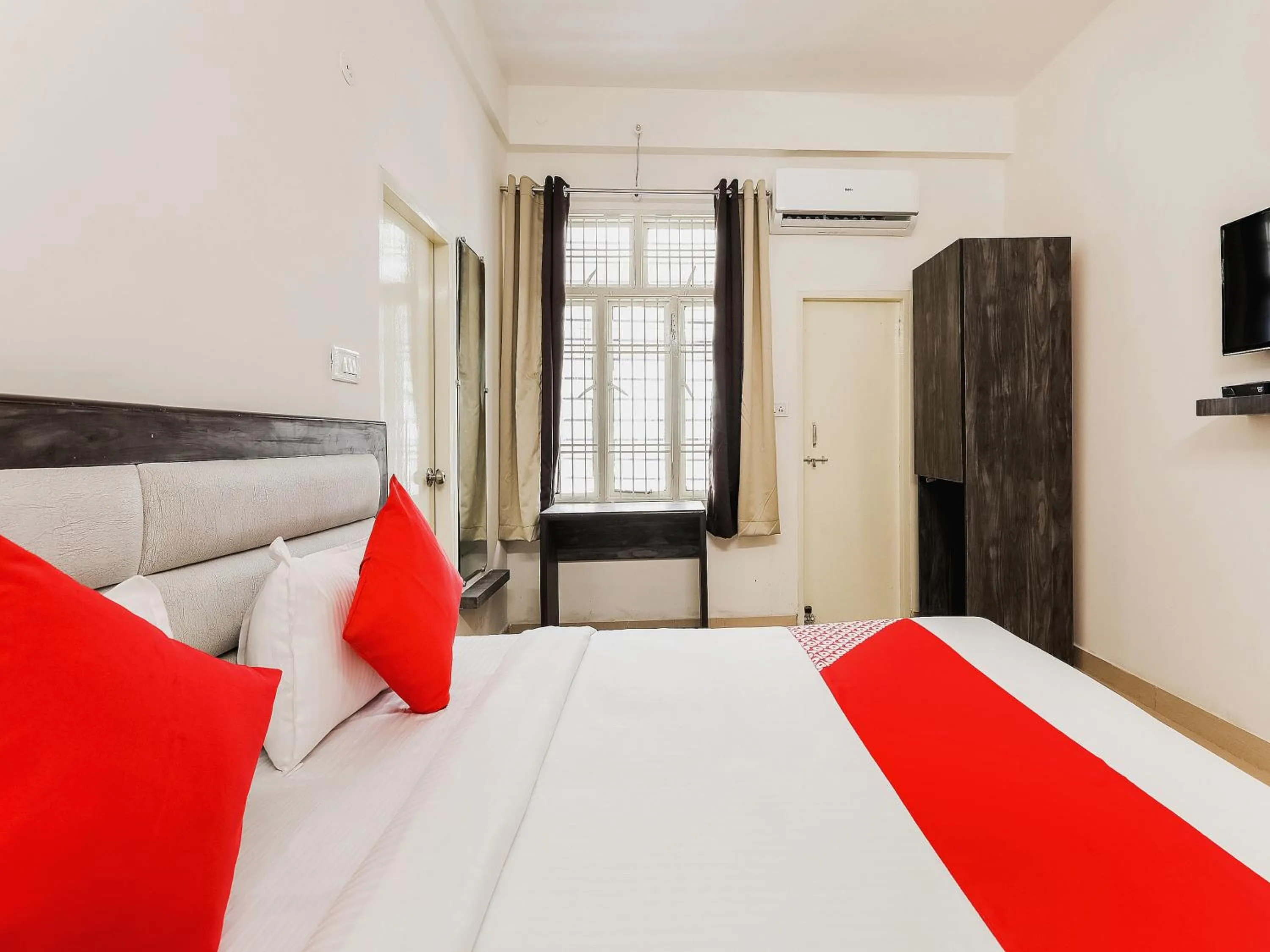 Bedroom, Bed in Tunez