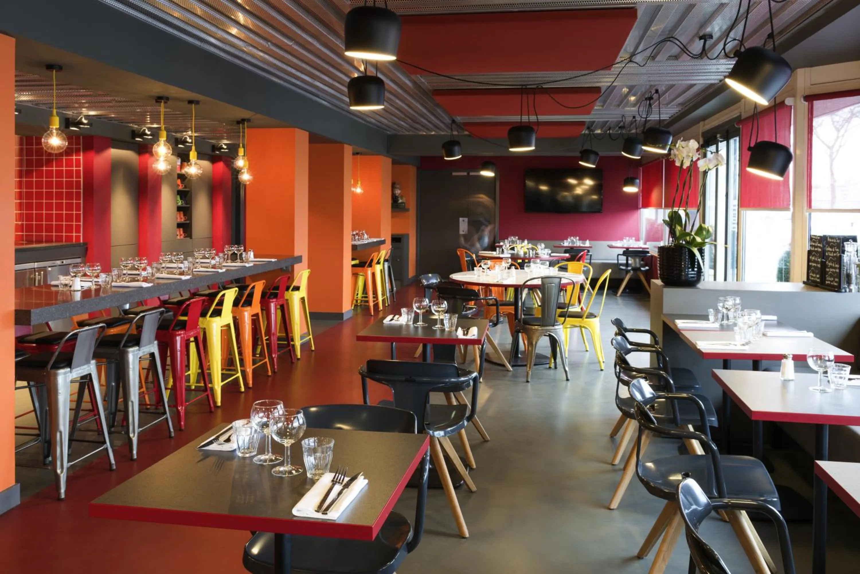 Restaurant/places to eat in ibis Styles Lyon Centre Confluence