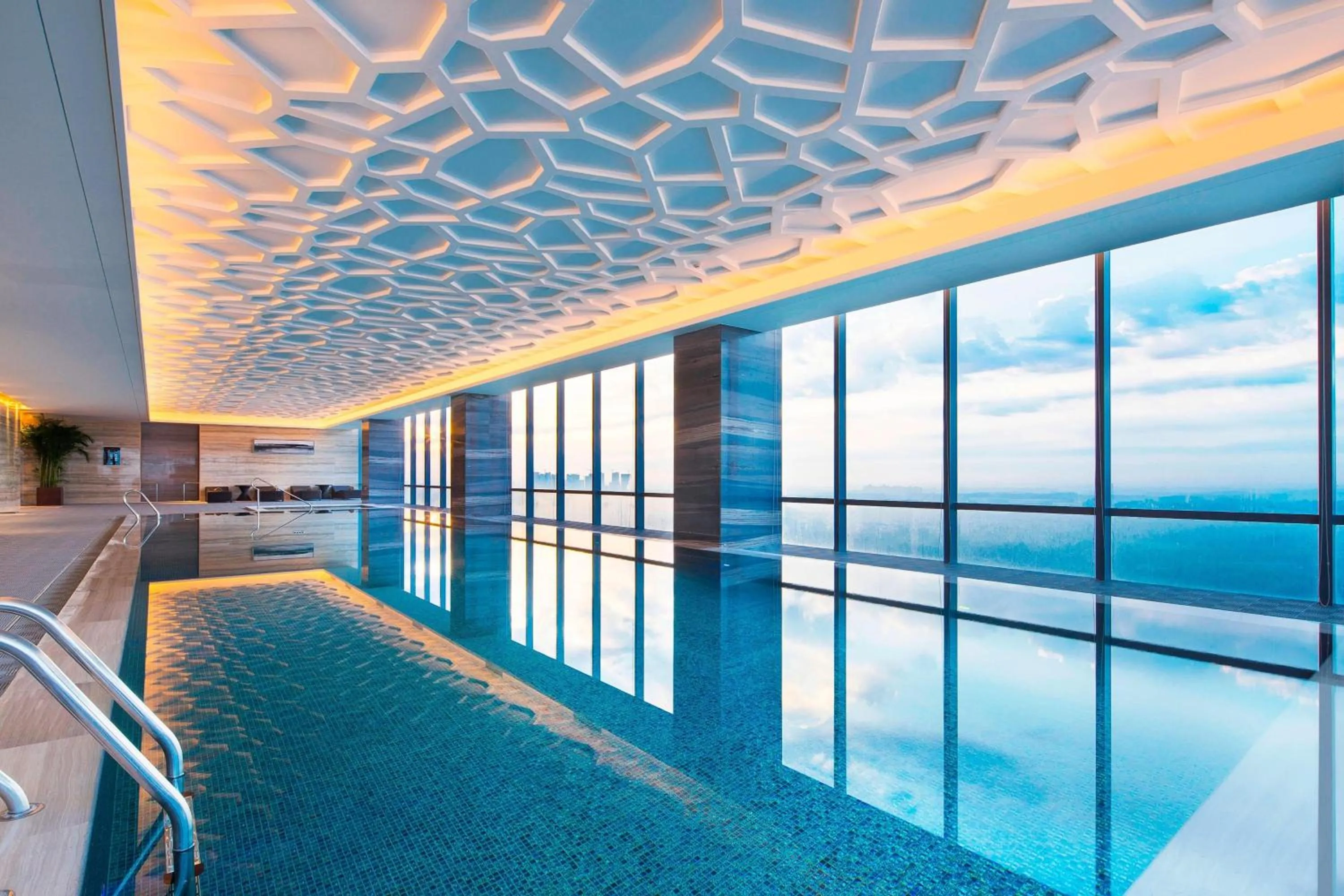 Swimming Pool in Sheraton Langfang Chaobai River Hotel