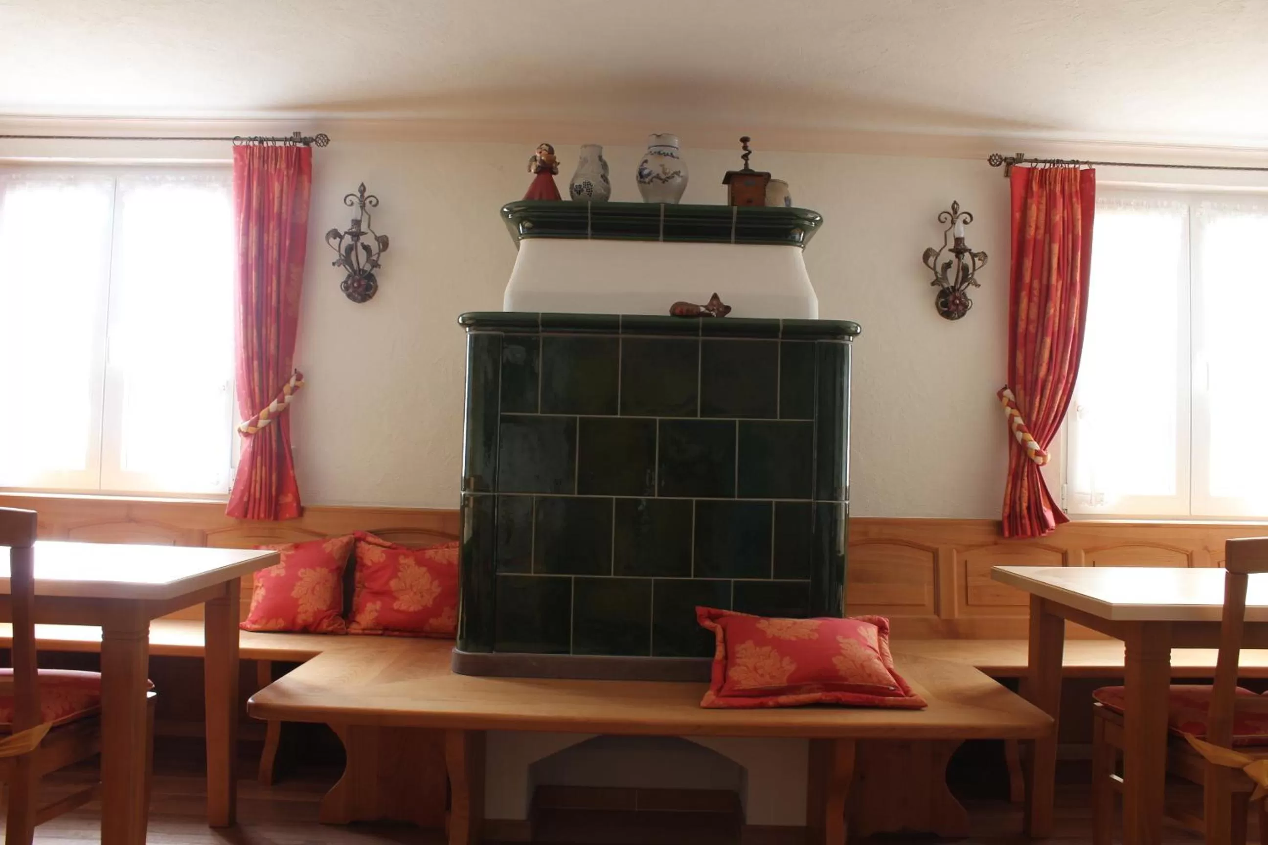 Decorative detail in Adler Post