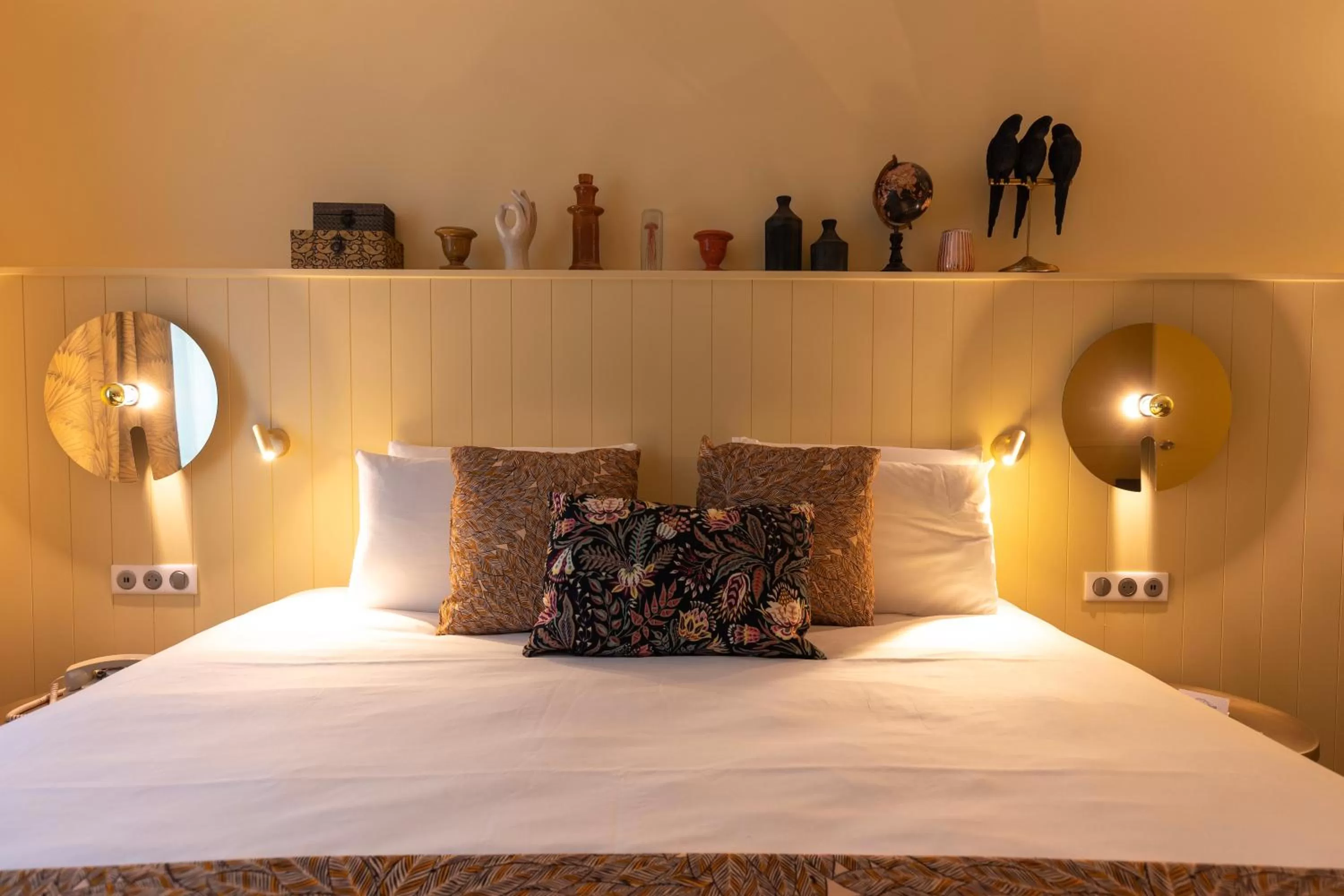 Bed in Hotel Indigo Bordeaux Centre Chartrons by IHG