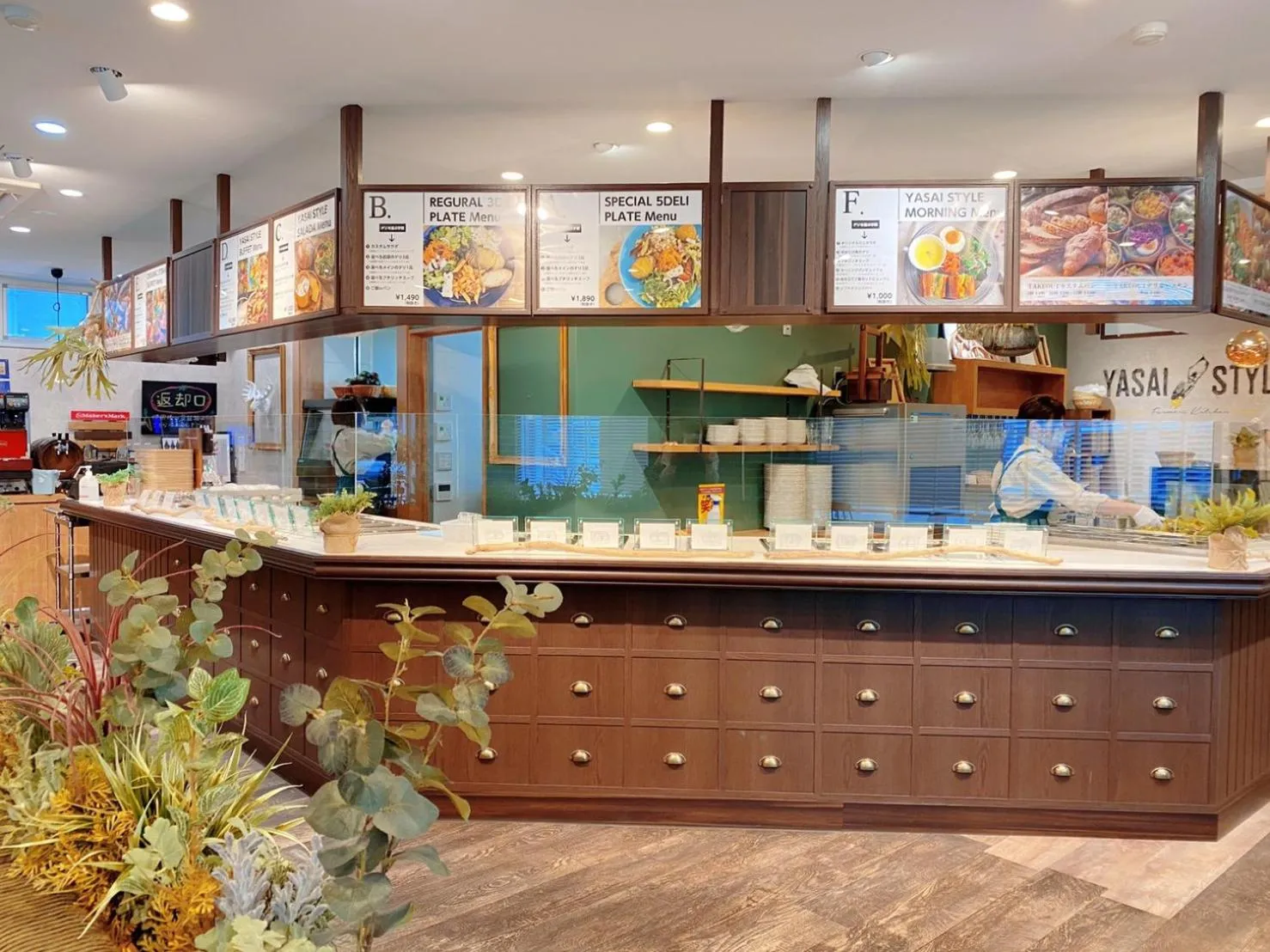 Restaurant/places to eat in Center Hotel Narita2 R51