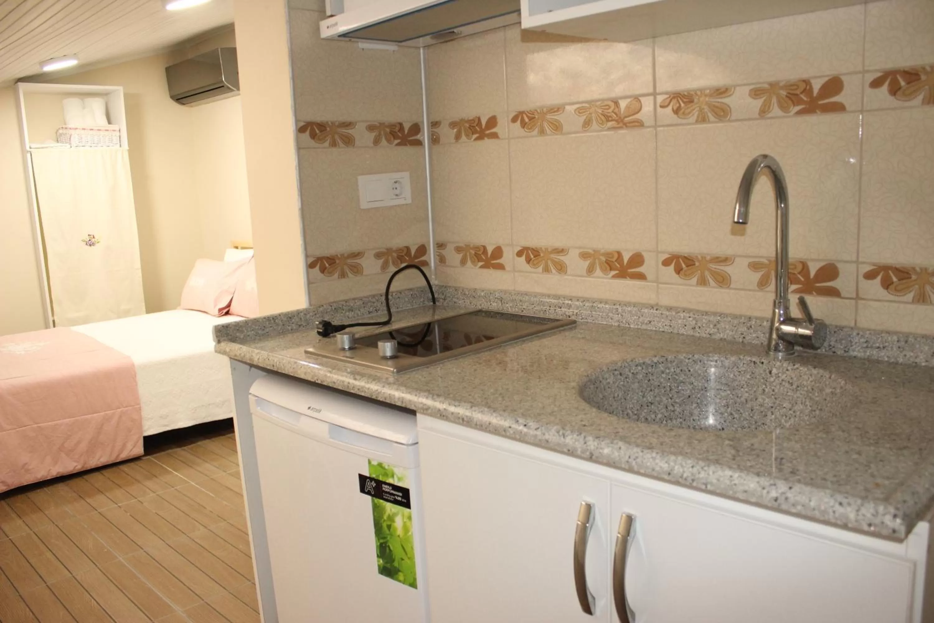 Kitchen or kitchenette in Ede Apart Otel