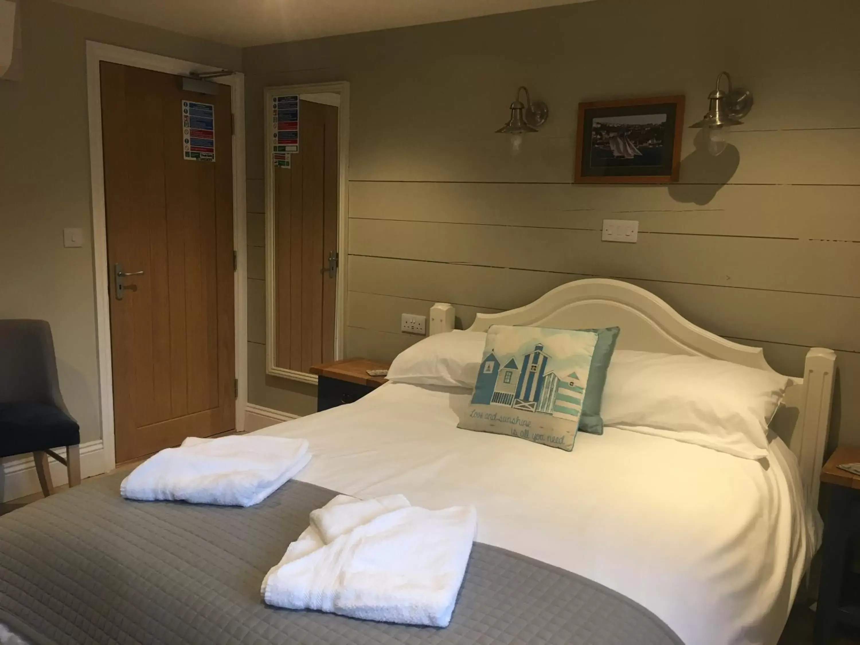 Classic King Room - single occupancy in The Galleon Inn Classic King Room - single occupancy in The Galleon Inn