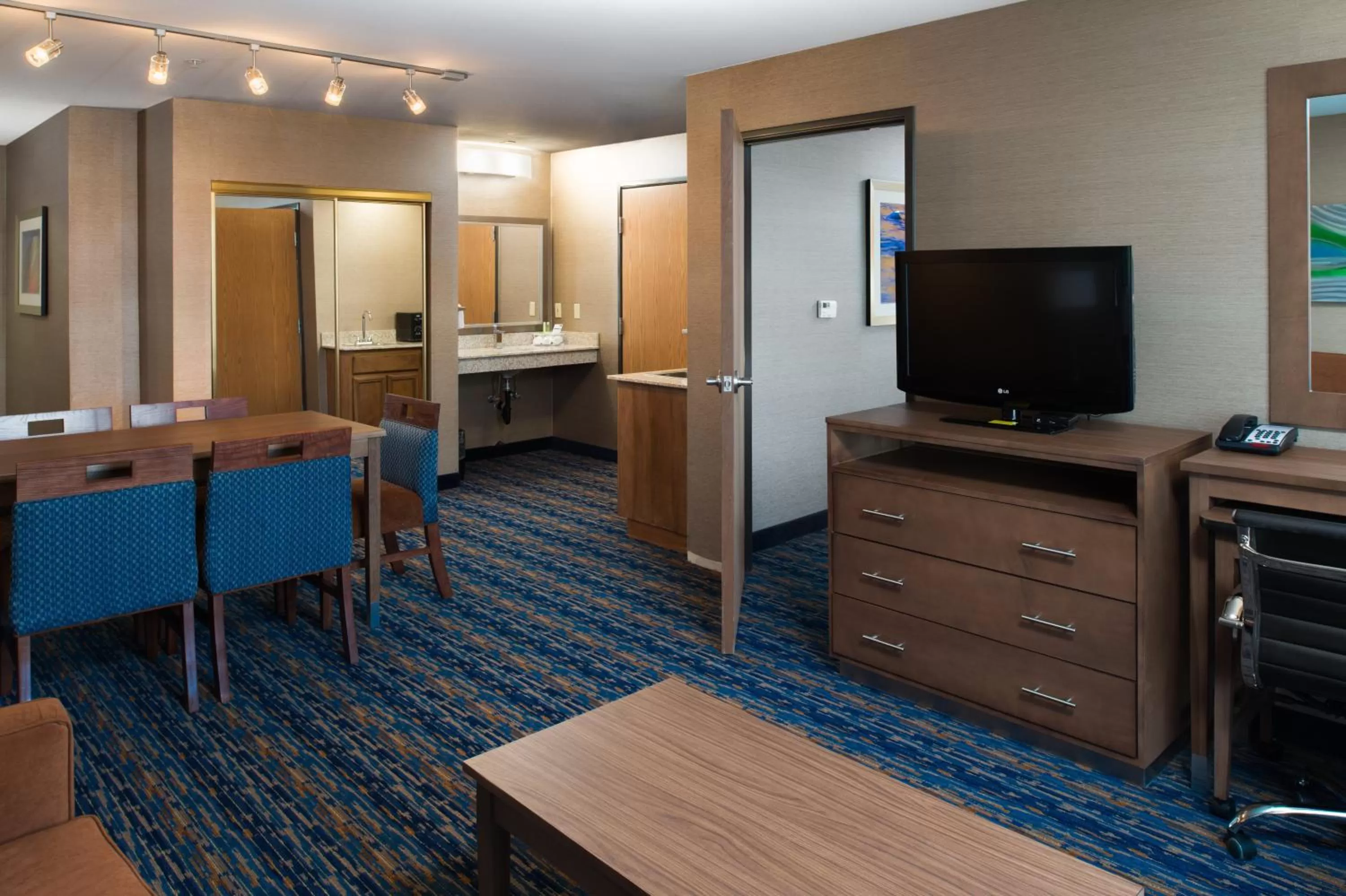 Bedroom in Holiday Inn Express Rocklin - Galleria Area by IHG