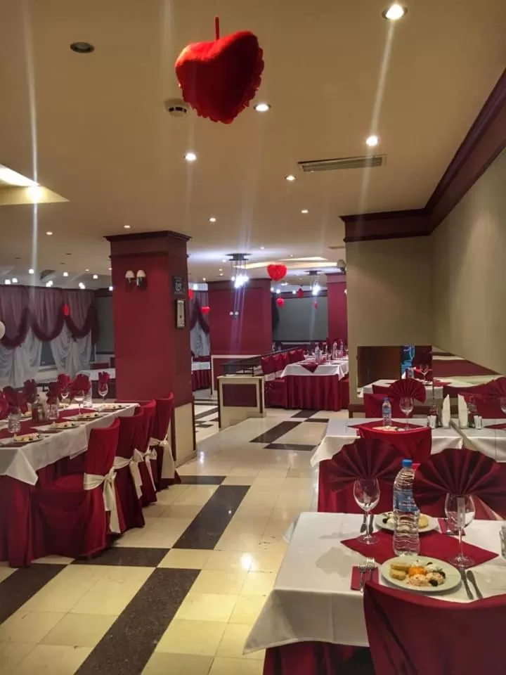Restaurant/Places to Eat in Troyan Plaza Hotel