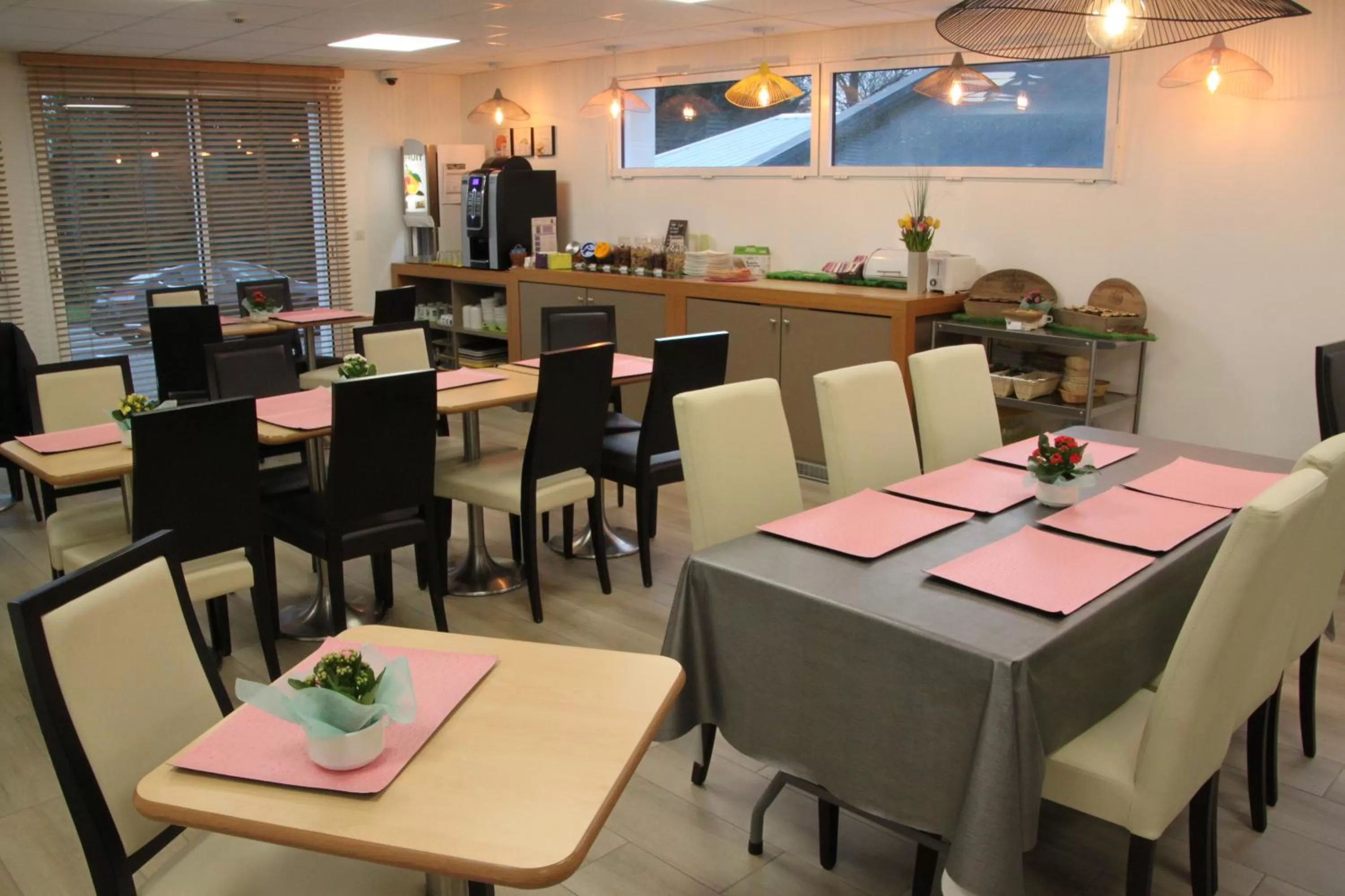 Restaurant/places to eat in Kyriad Quimper Sud