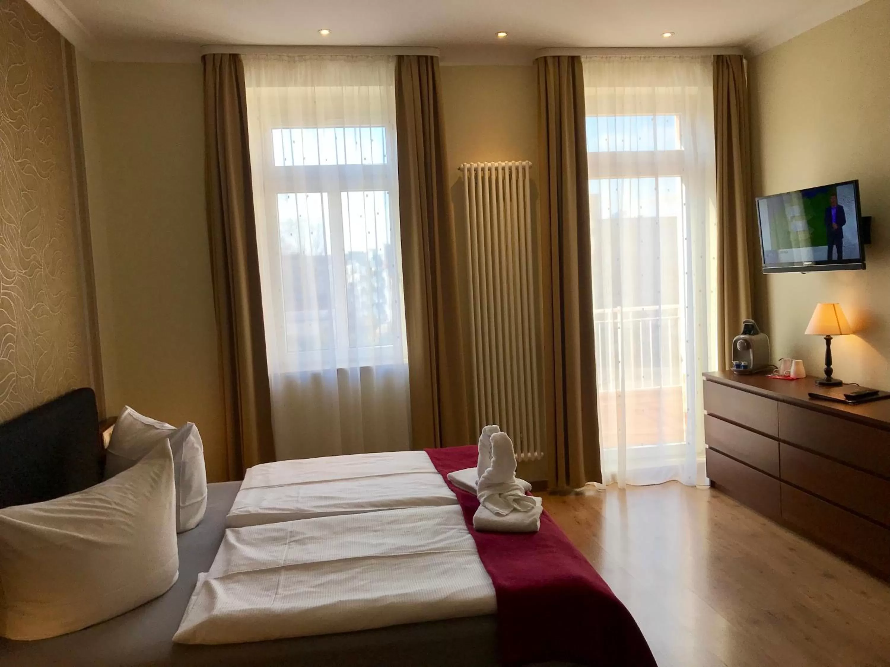 Photo of the whole room, Bed in Hotel via City Leipzig Mitte