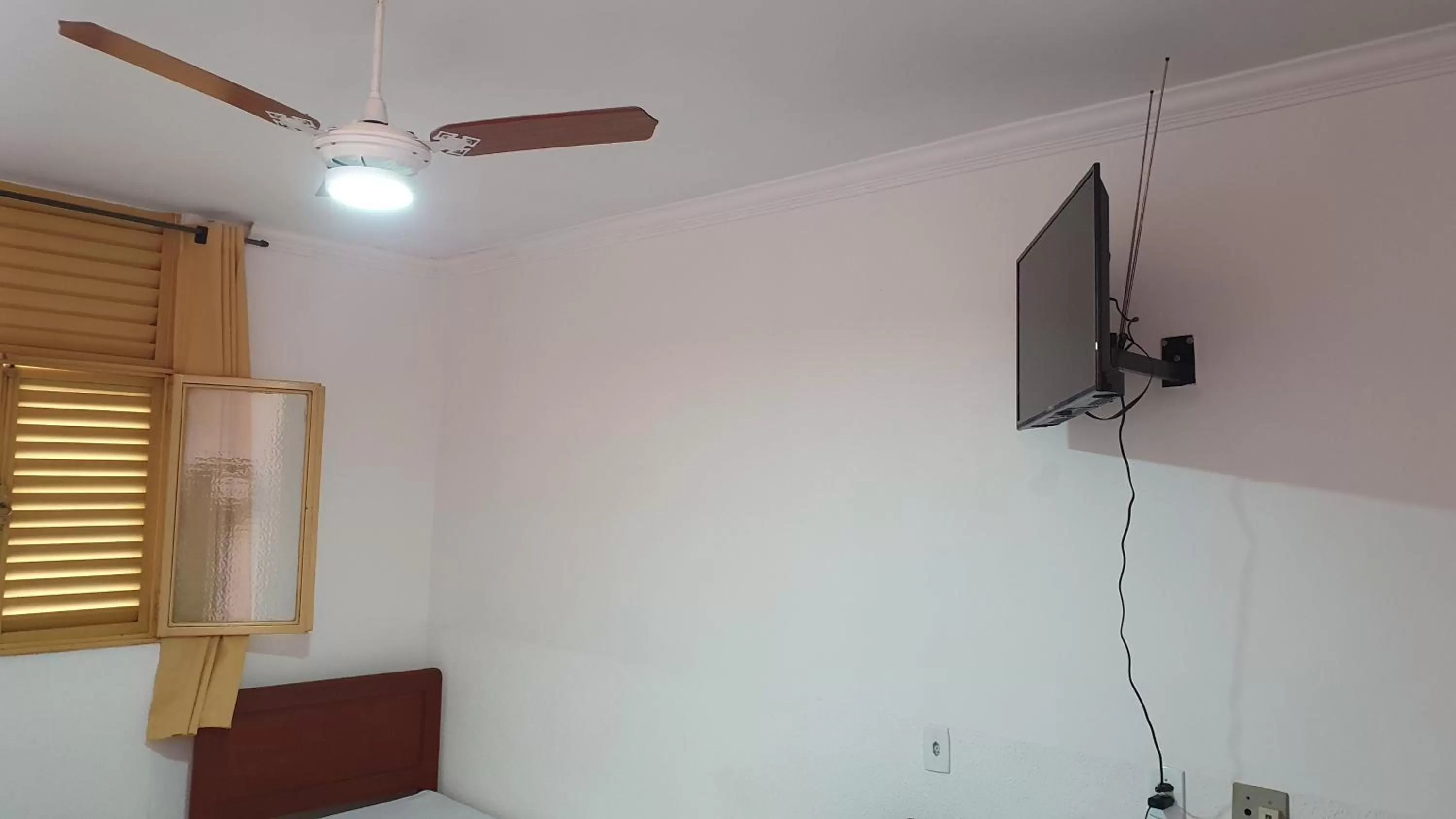 TV and multimedia in Hotel Sta Mônica Marília