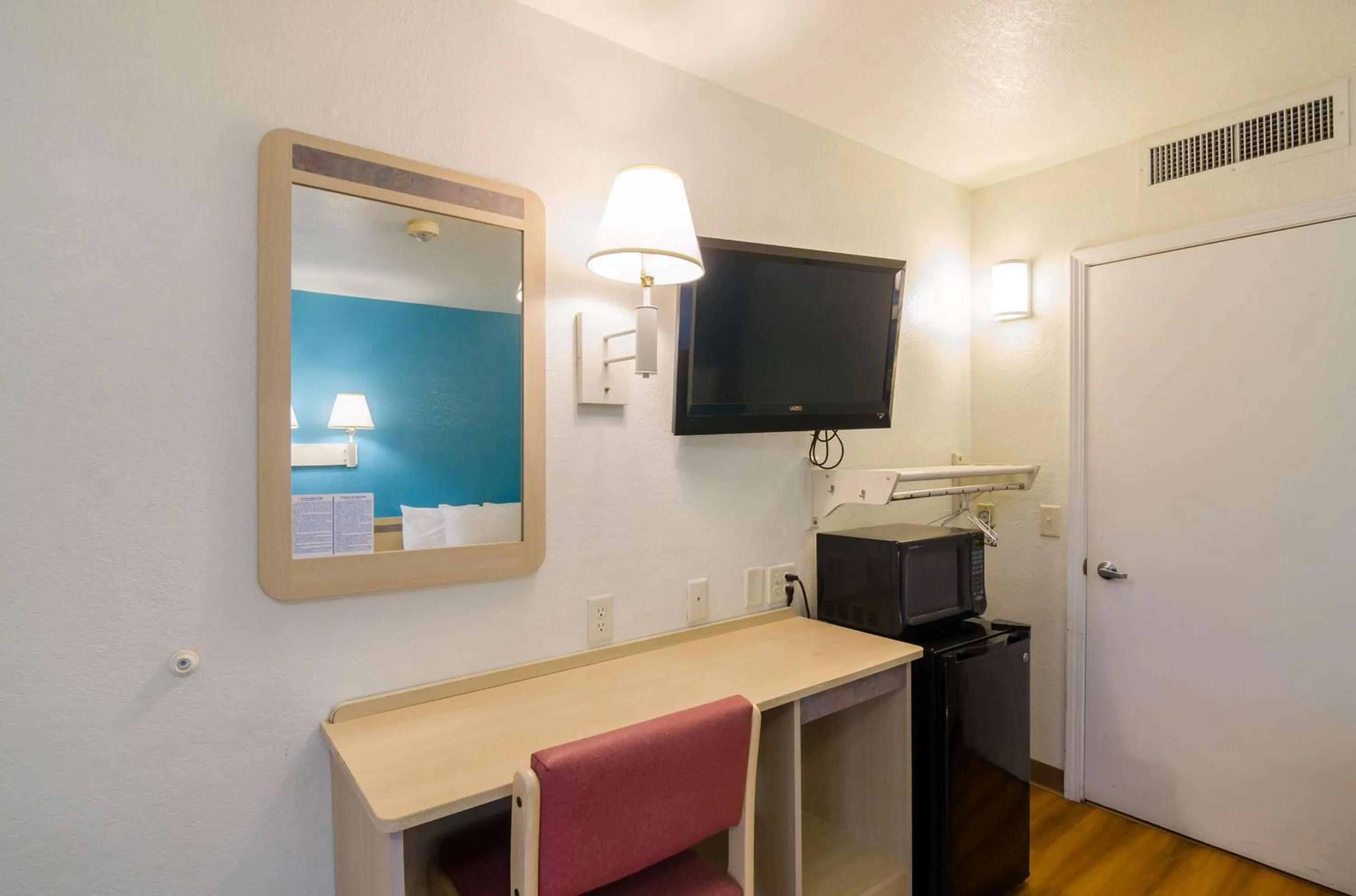 TV and multimedia in Motel 6-Mitchell, SD