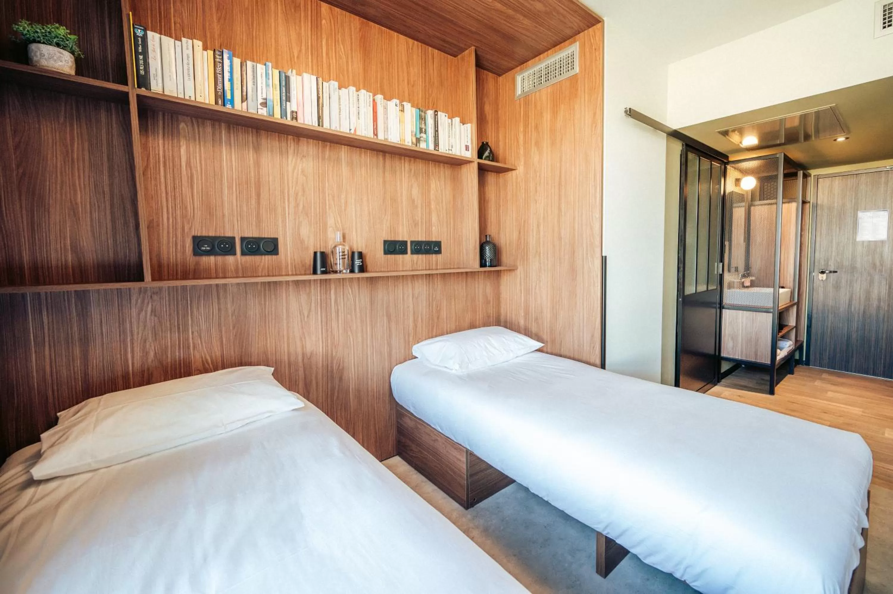 Bed in JOST Hotel Montpellier Centre St Roch