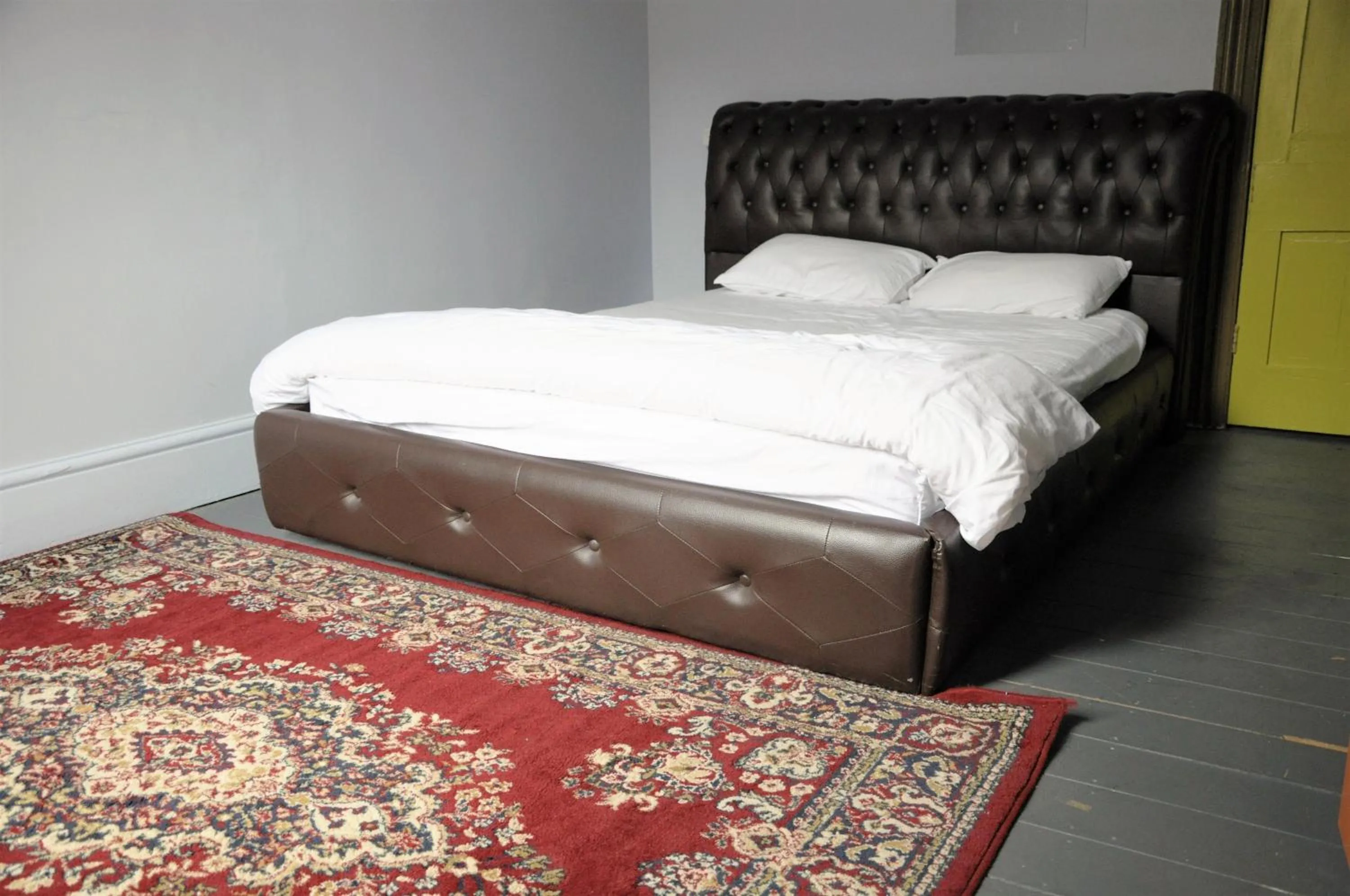 Bedroom, Bed in Backpackers Imperial Hotel